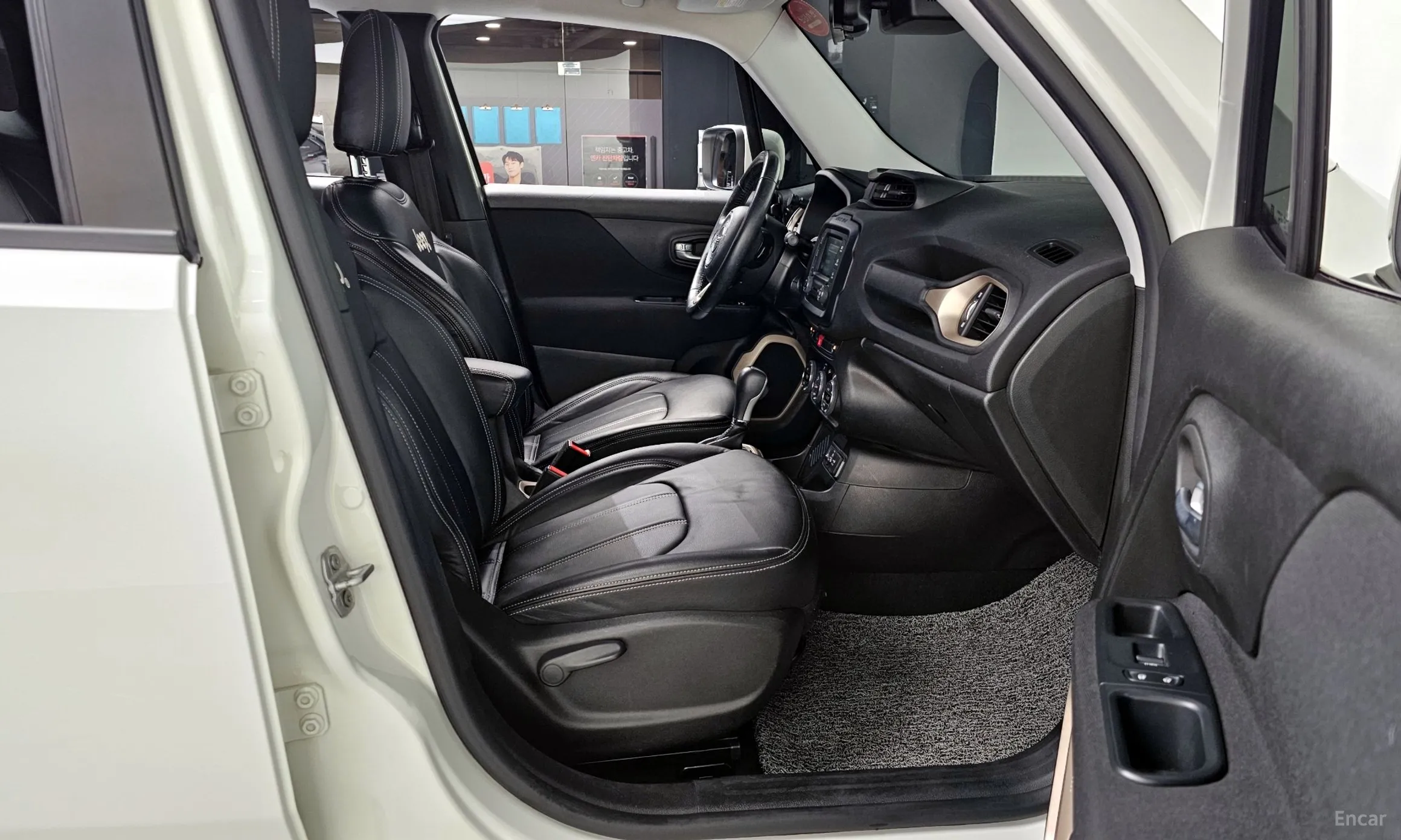 Jeep Renegade превью 11