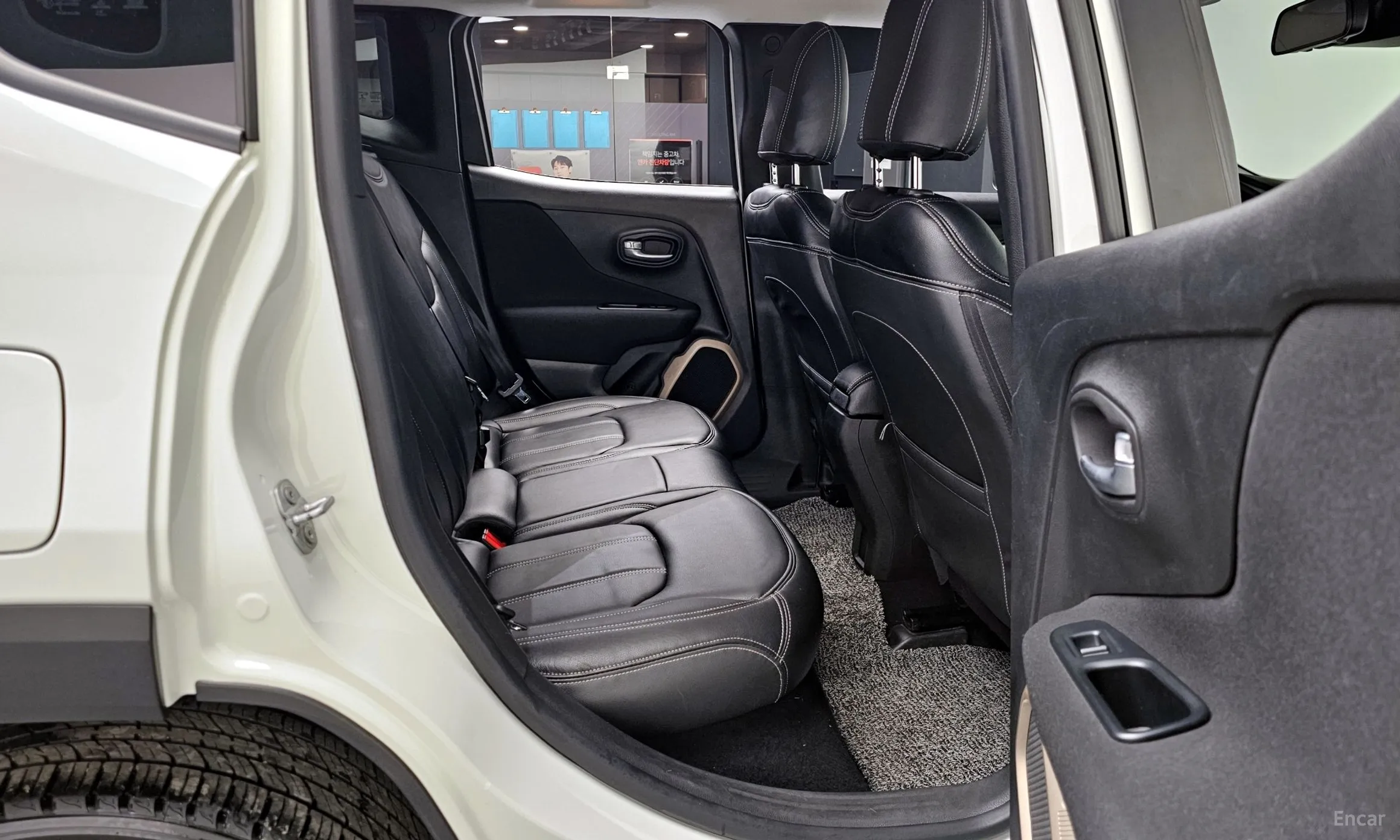 Jeep Renegade превью 12