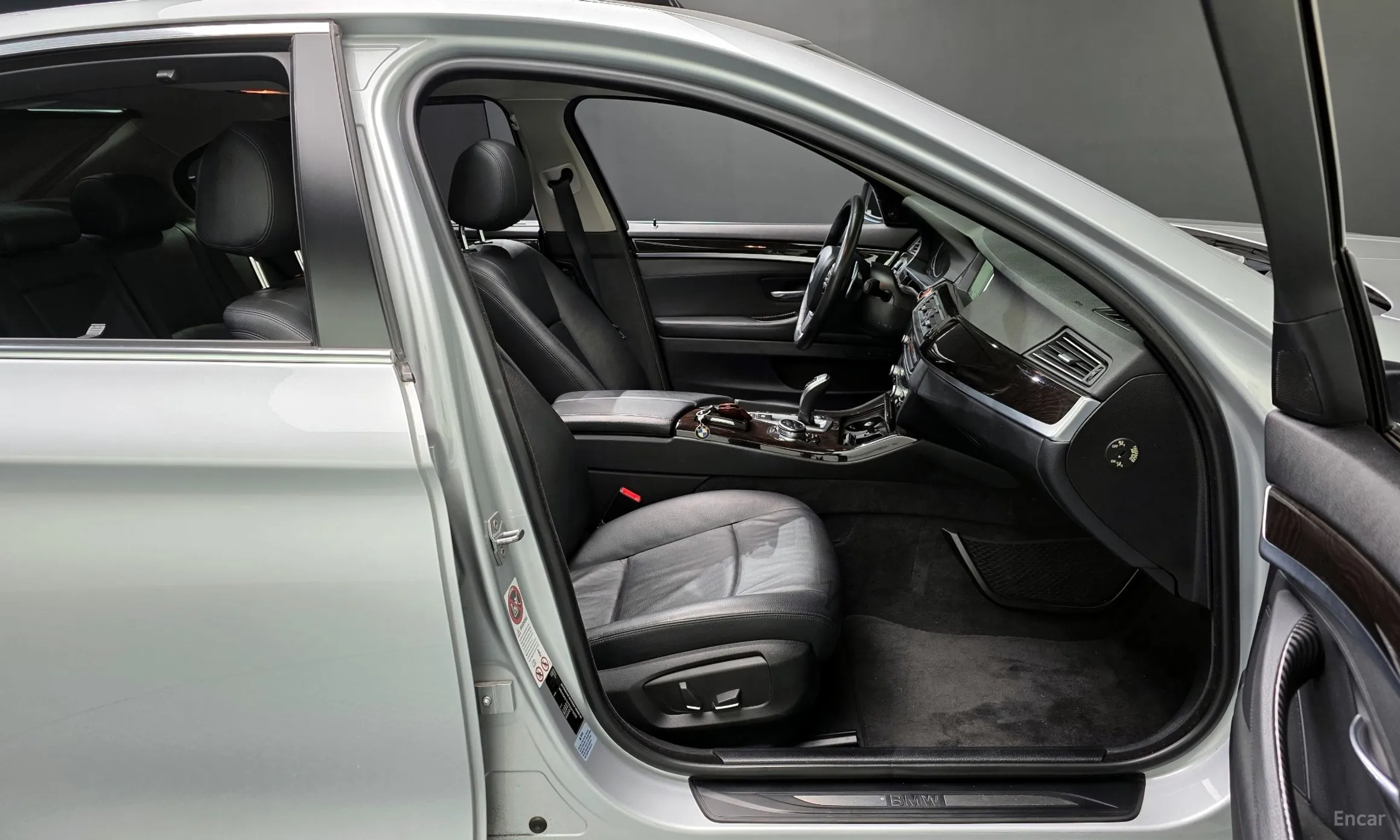 BMW 5 Series (F10) превью 10