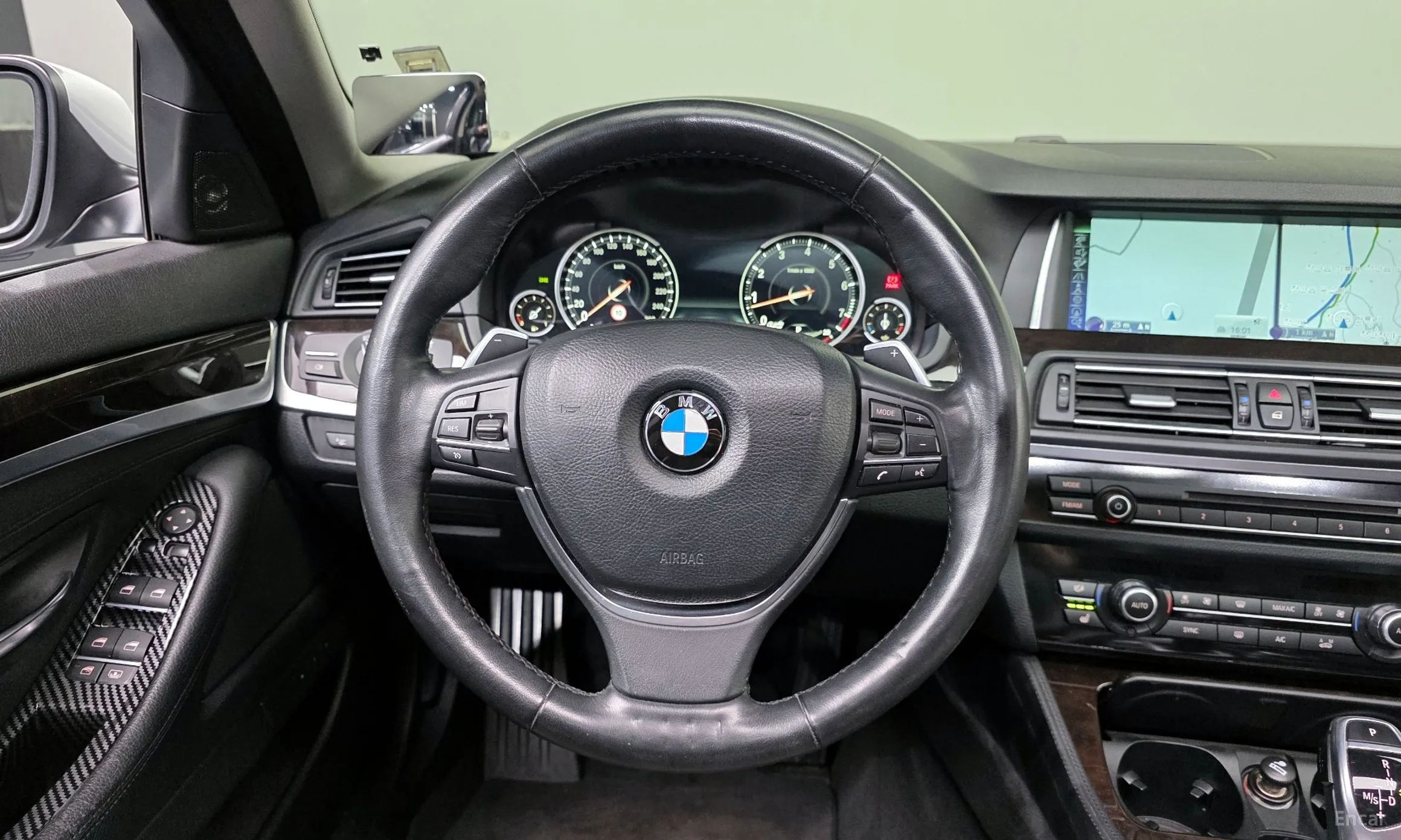 BMW 5 Series (F10) превью 13