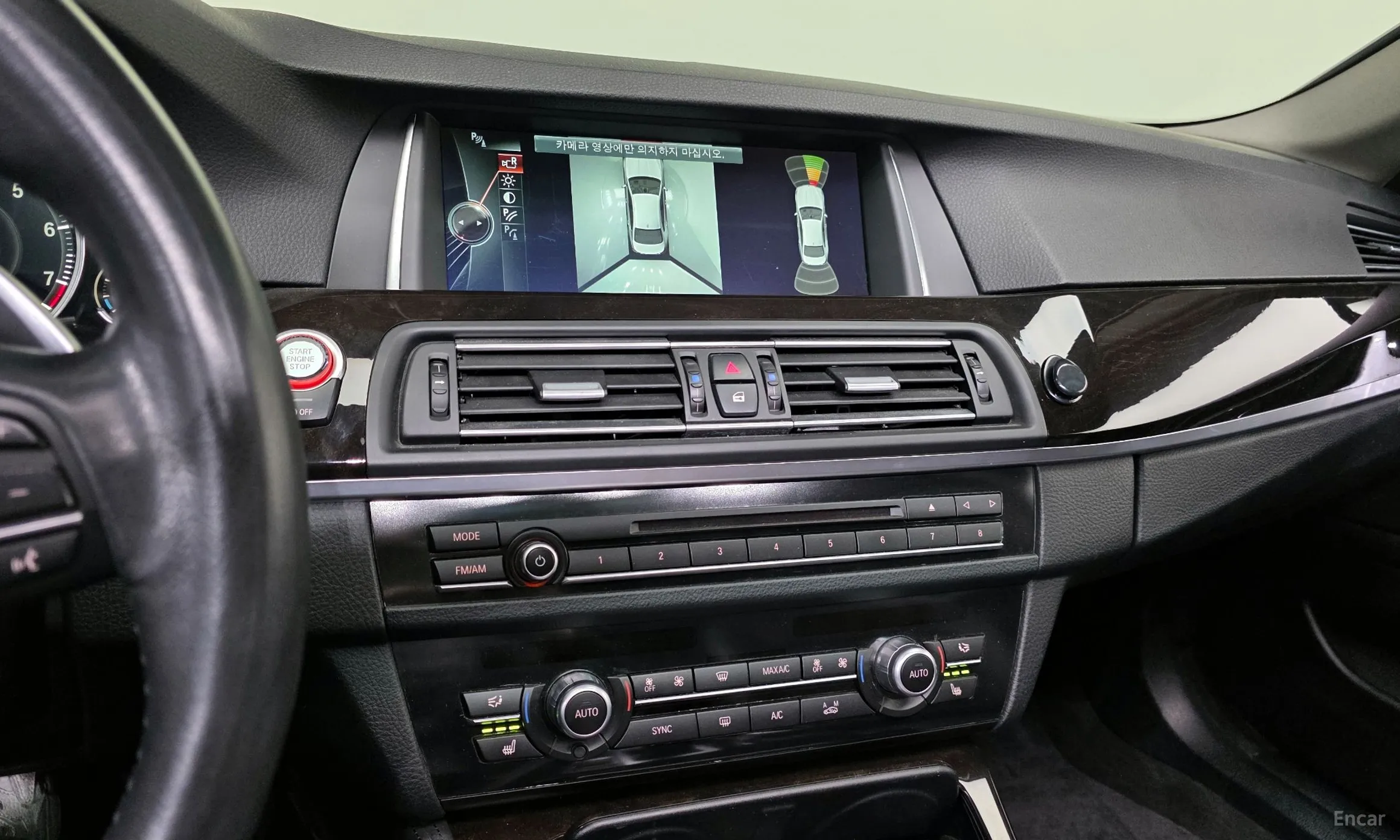 BMW 5 Series (F10) превью 15