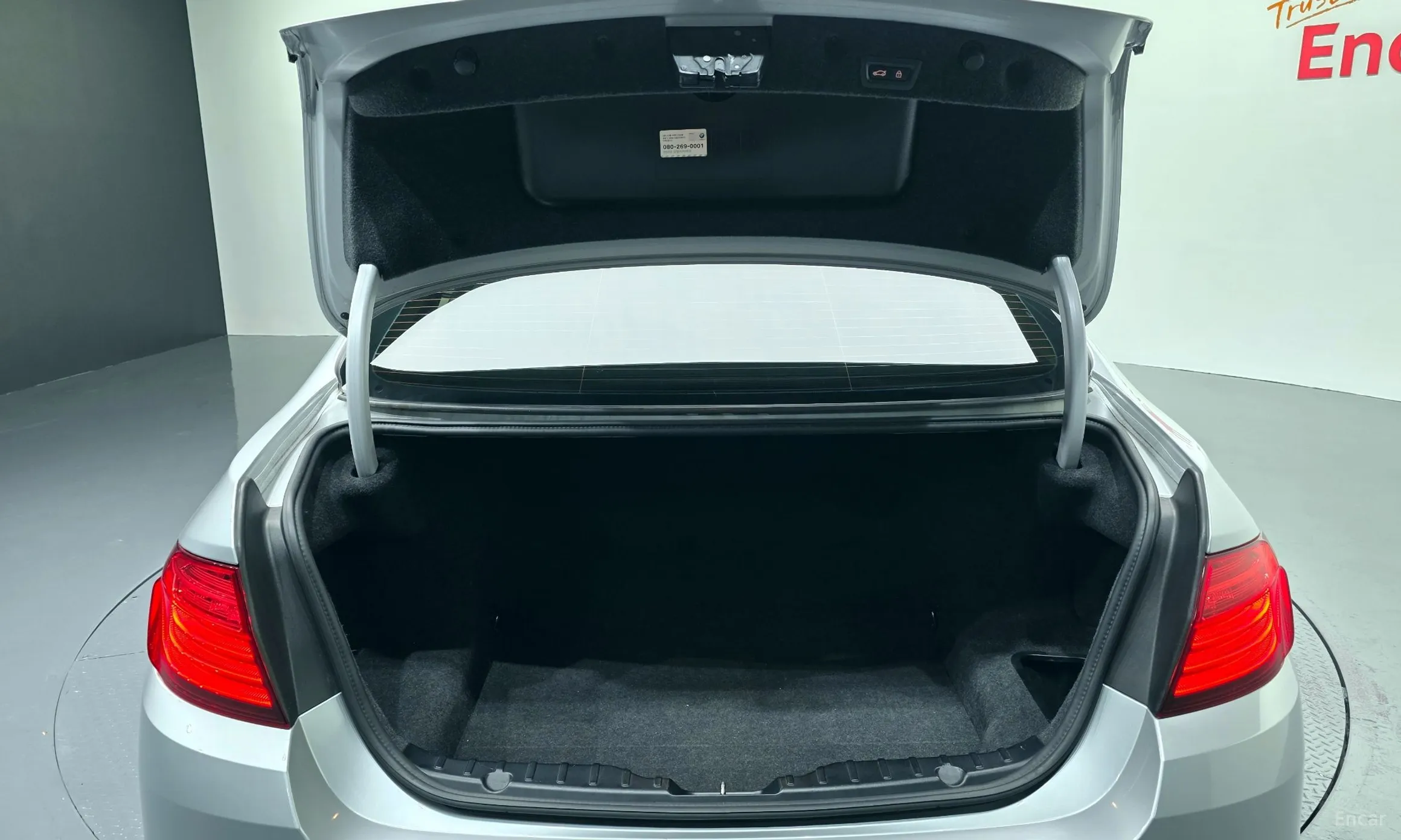 BMW 5 Series (F10) превью 20