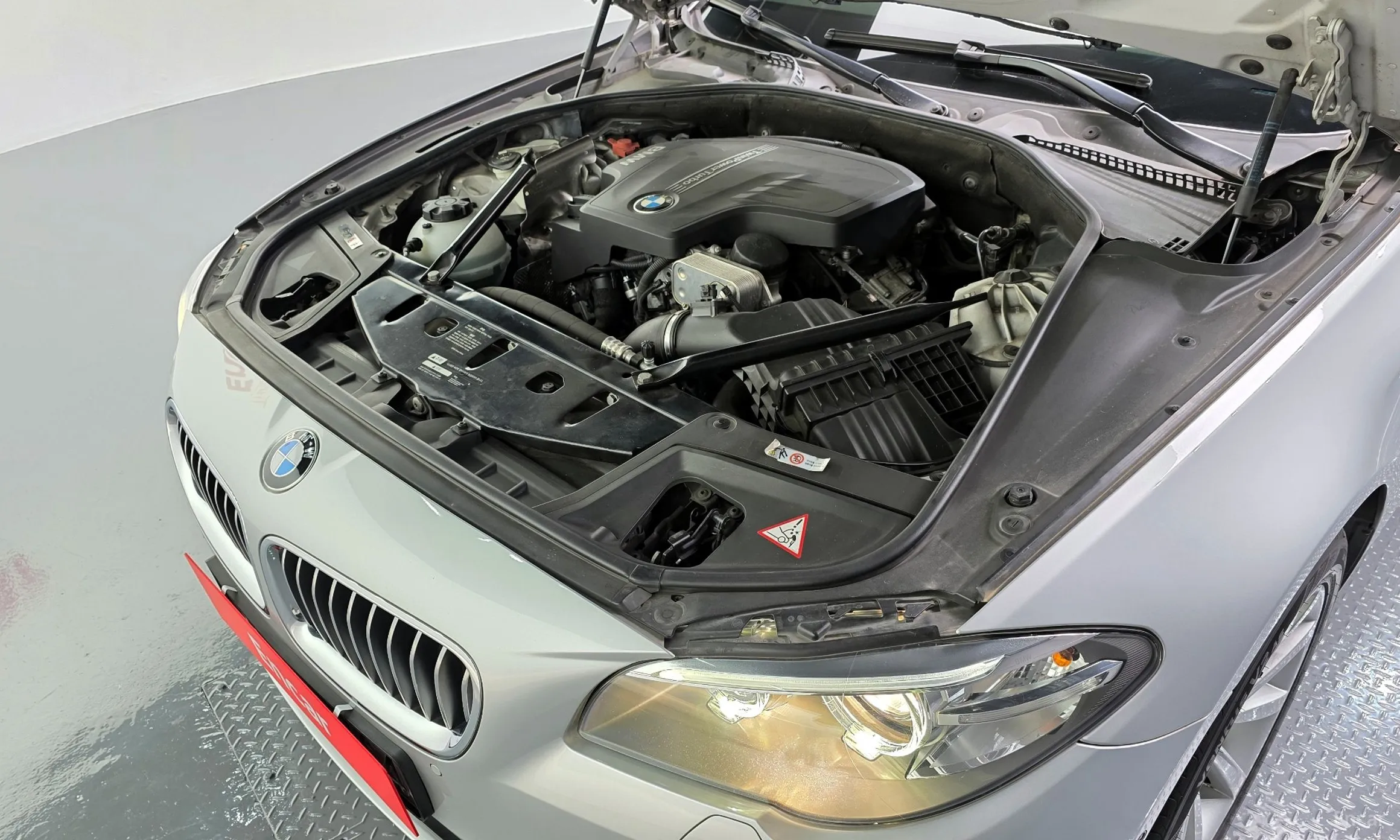 BMW 5 Series (F10) превью 6