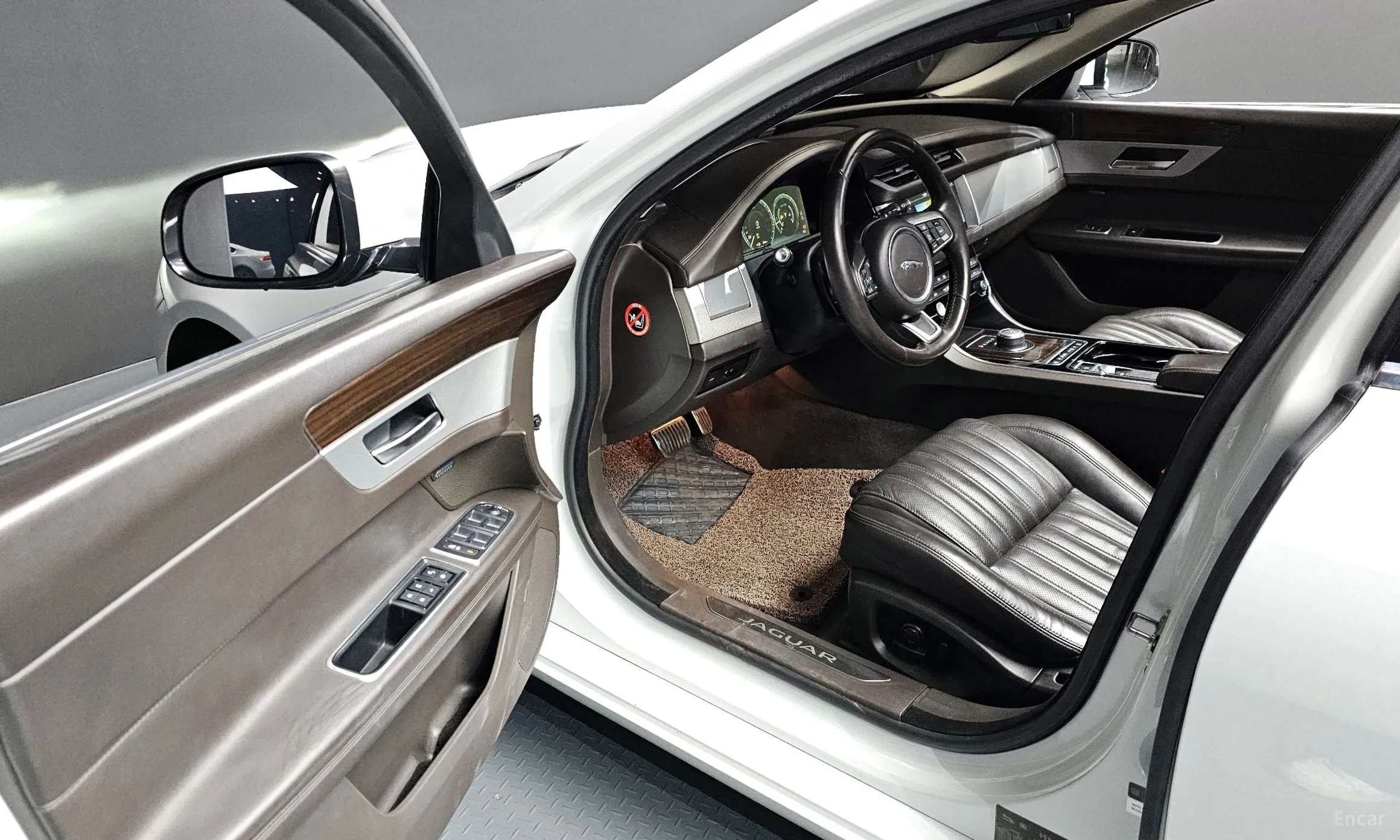 Jaguar XF (x260) превью 10