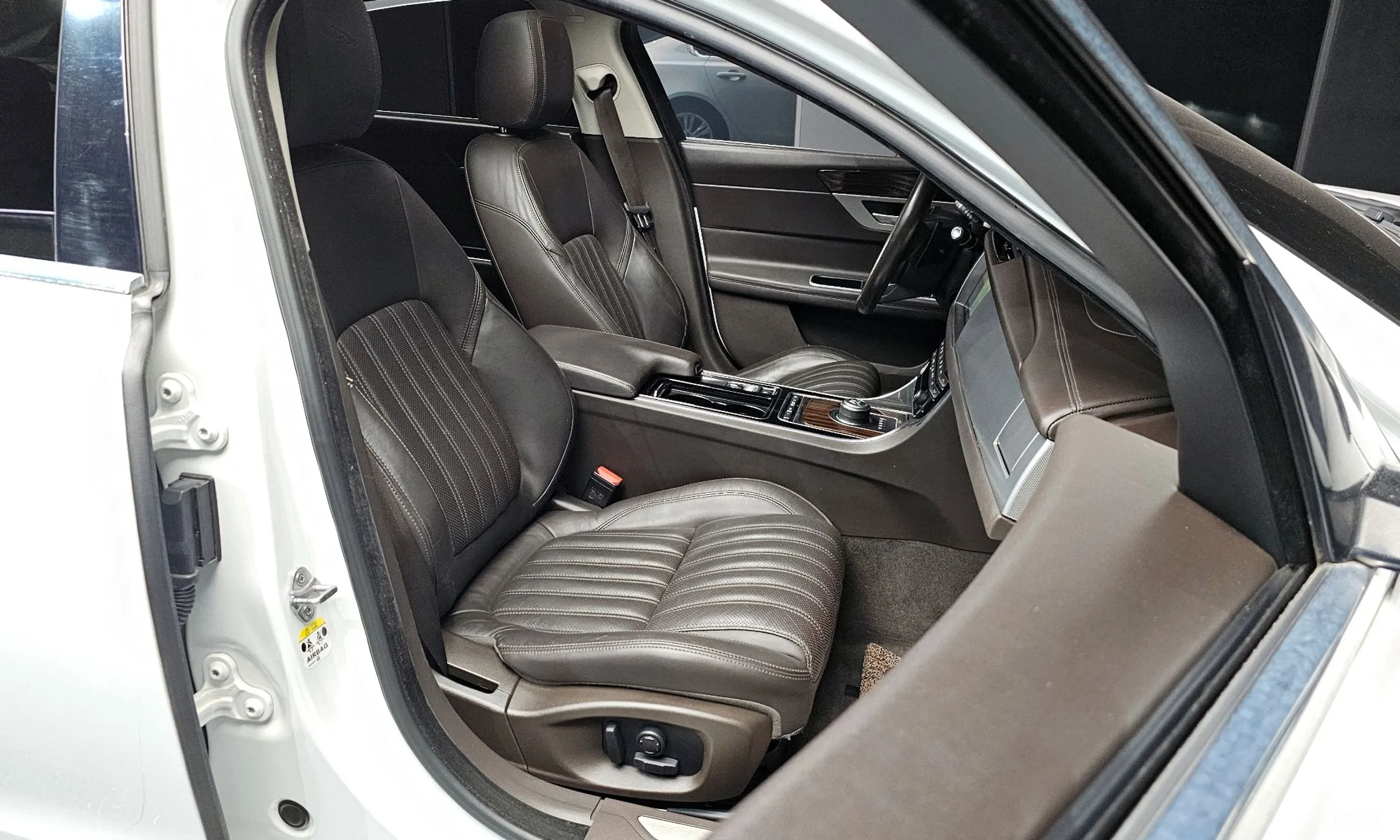 Jaguar XF (x260) превью 11