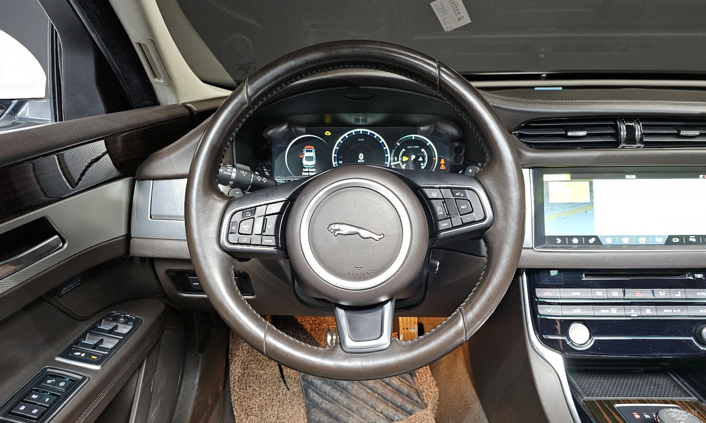 Jaguar XF (x260) превью 13