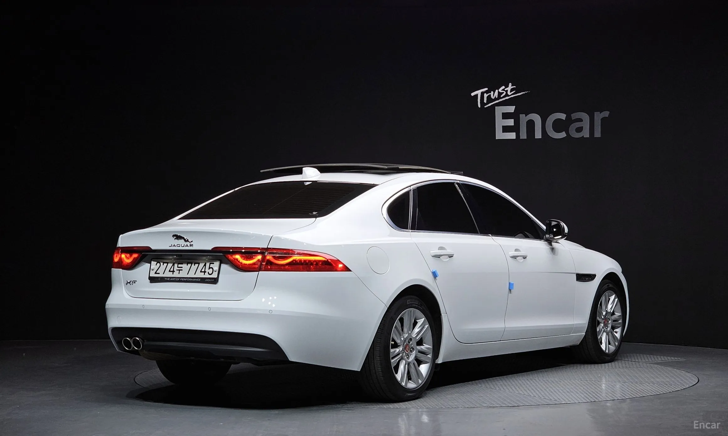Jaguar XF (x260)