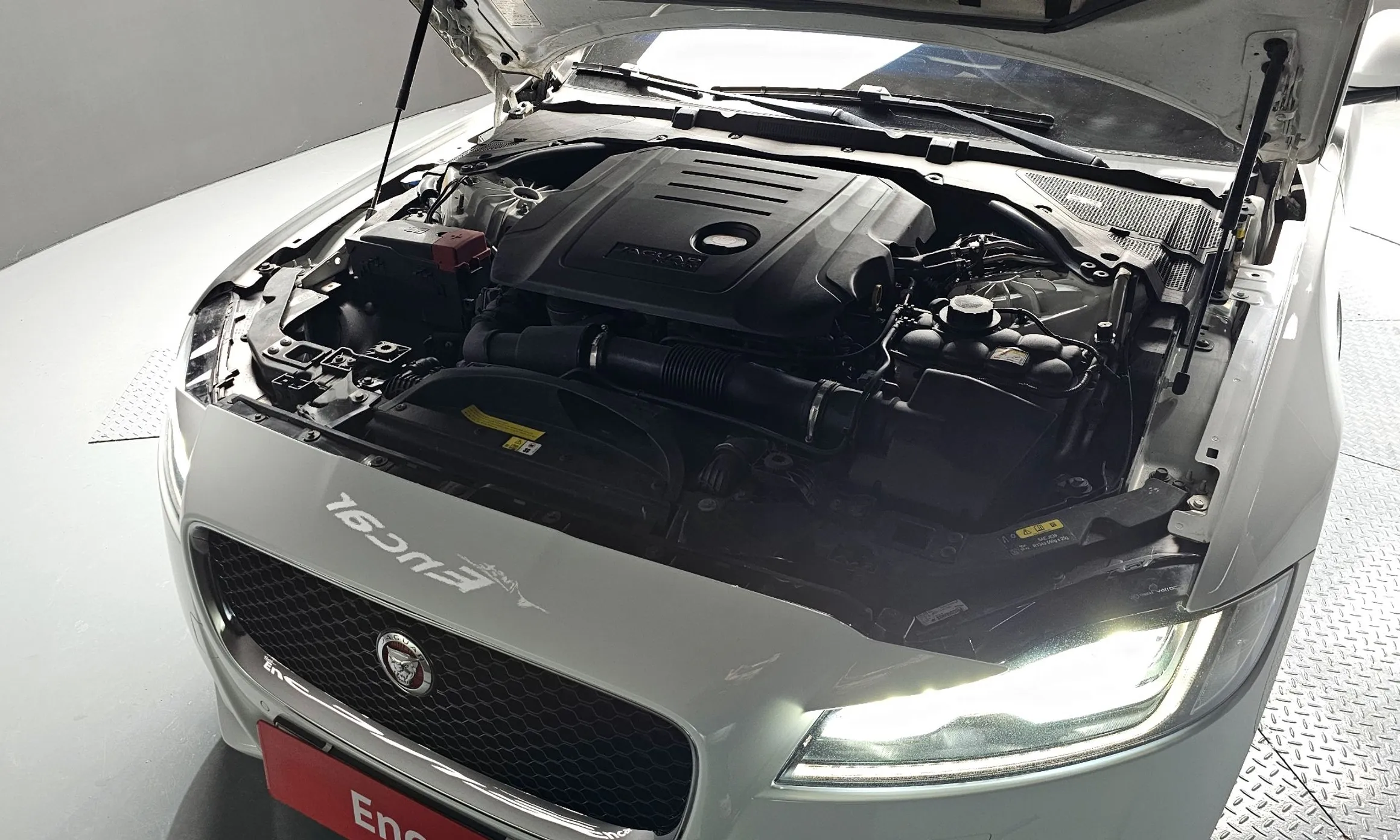 Jaguar XF (x260) превью 6