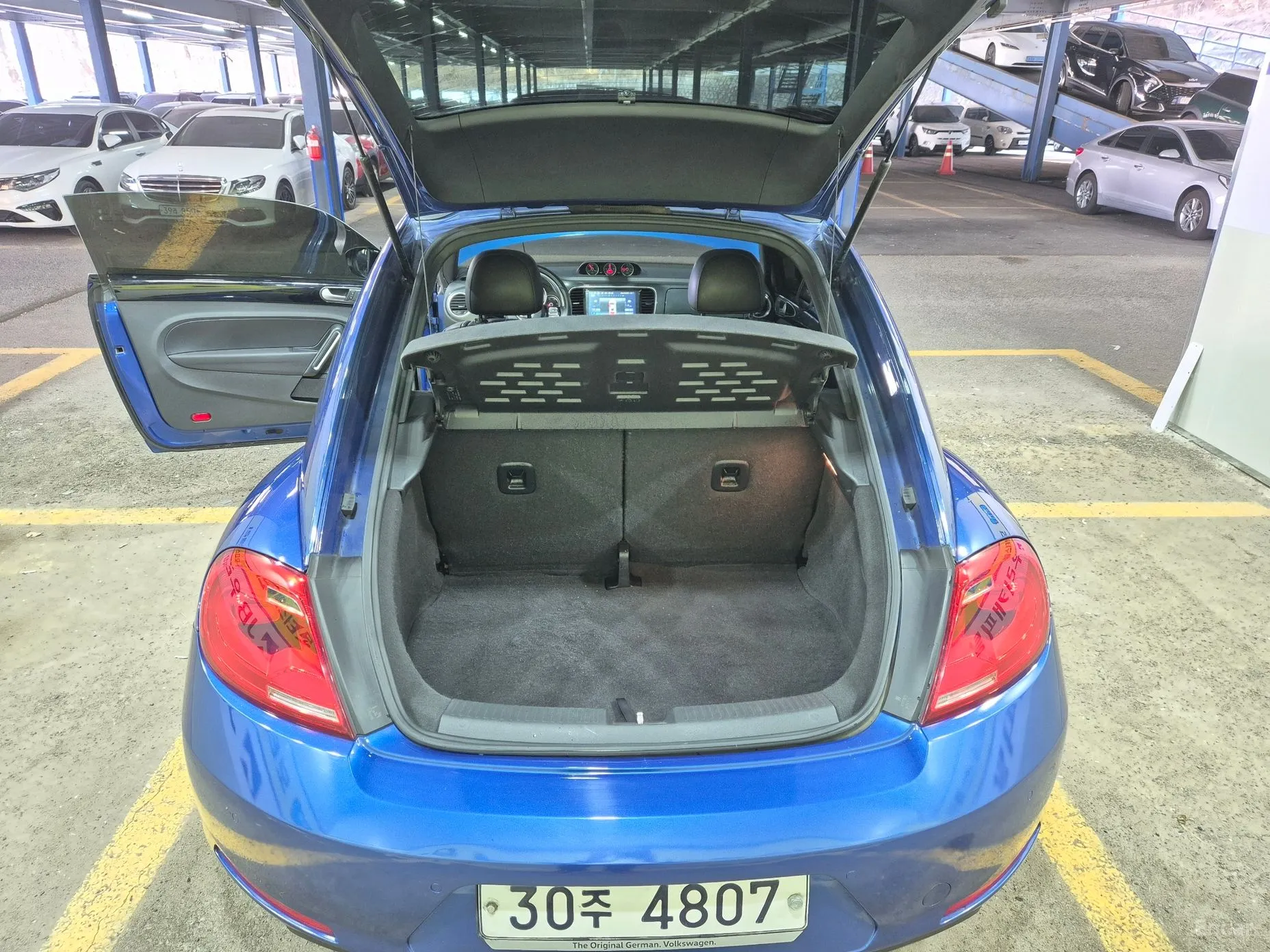 Volkswagen The Beetle превью 19