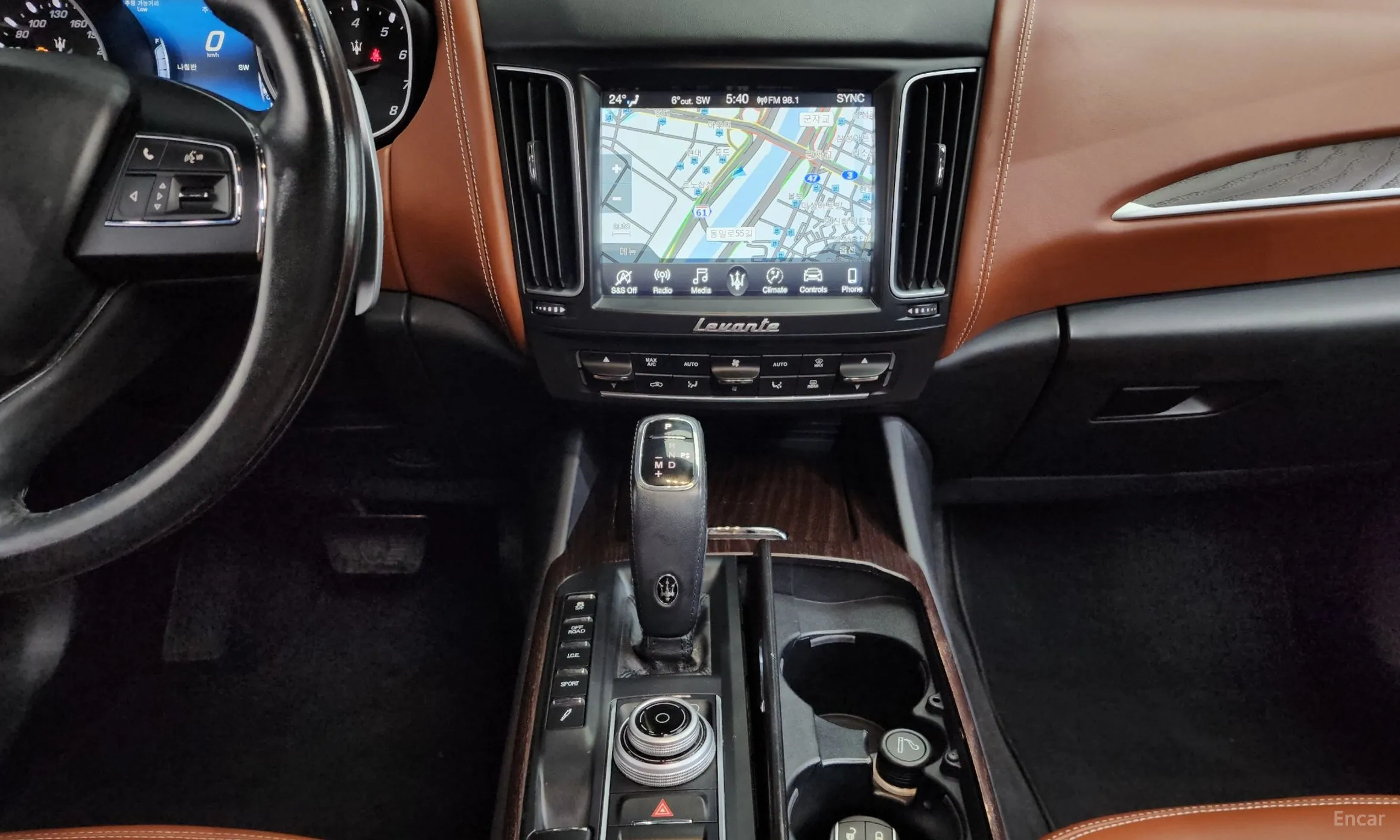 Maserati Levante превью 14