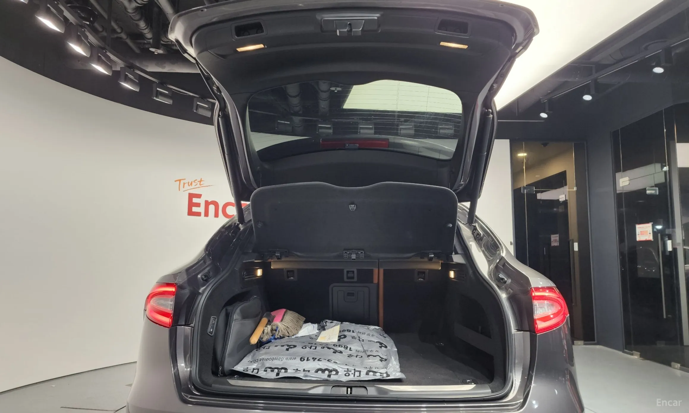 Maserati Levante превью 20