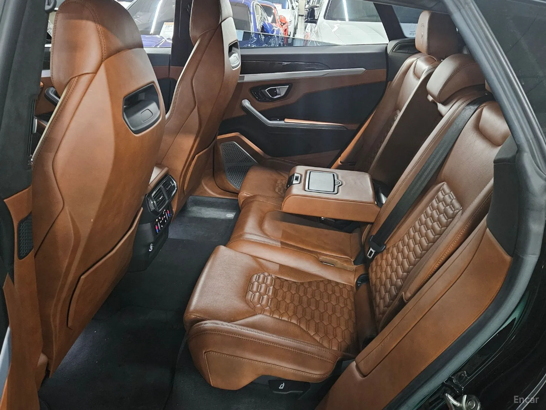 Lamborghini Urus превью 12