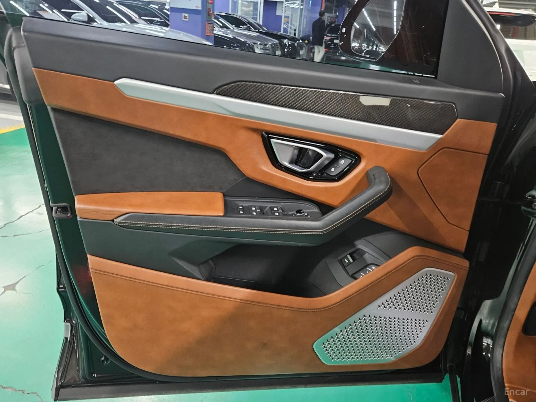 Lamborghini Urus превью 7