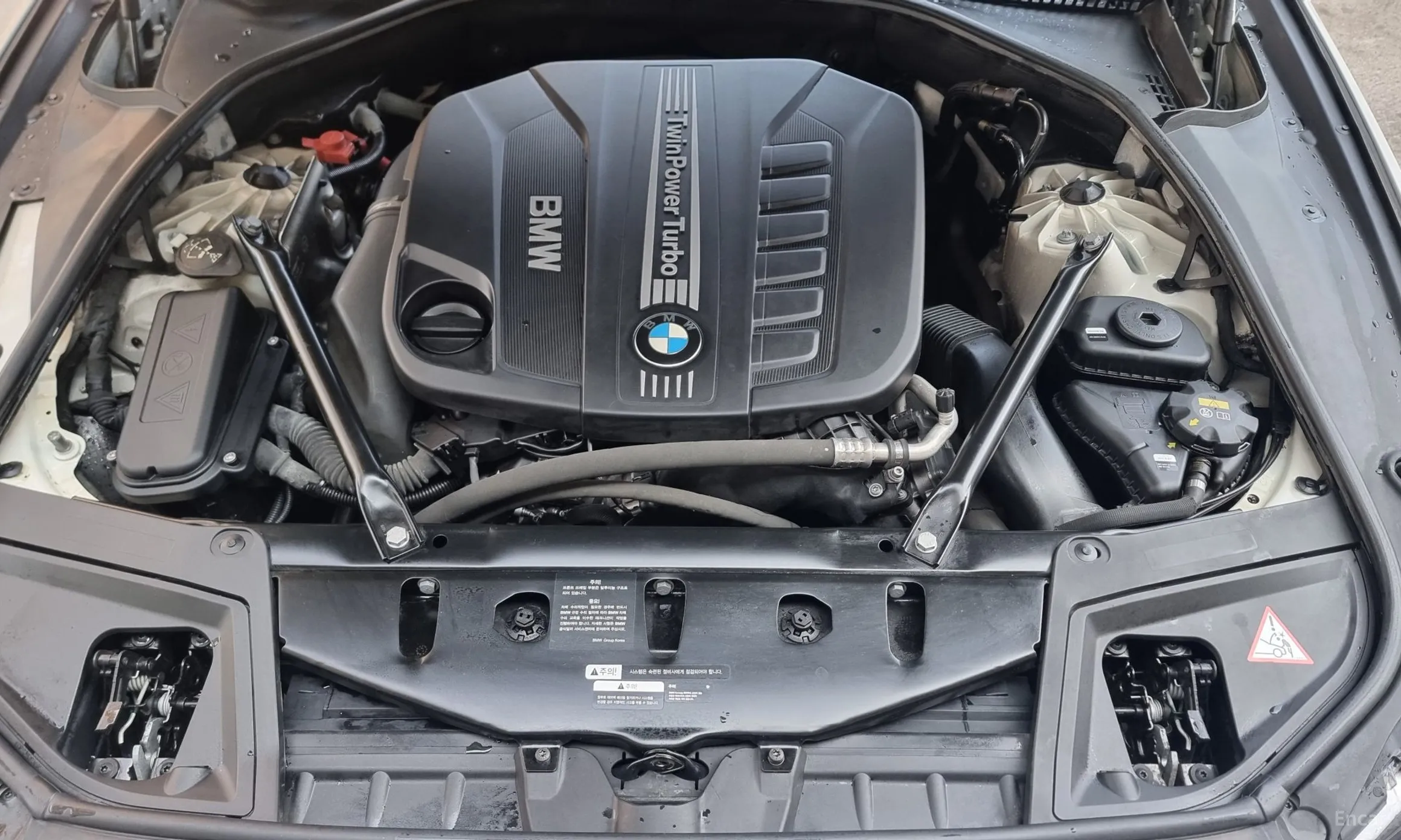 BMW 5 Series (F10) превью 18