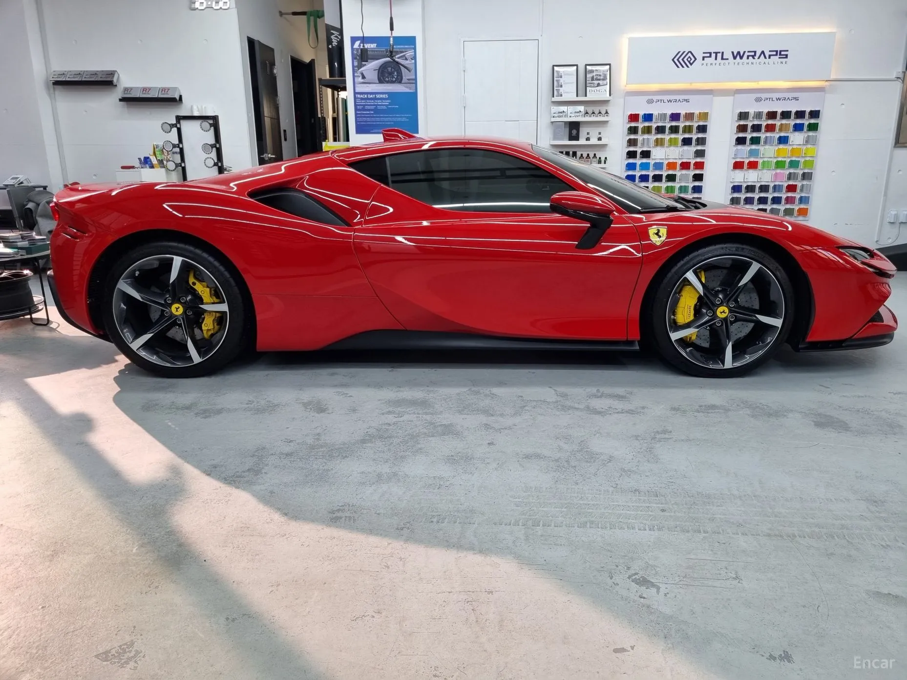 Ferrari SF90 Stradale превью 17