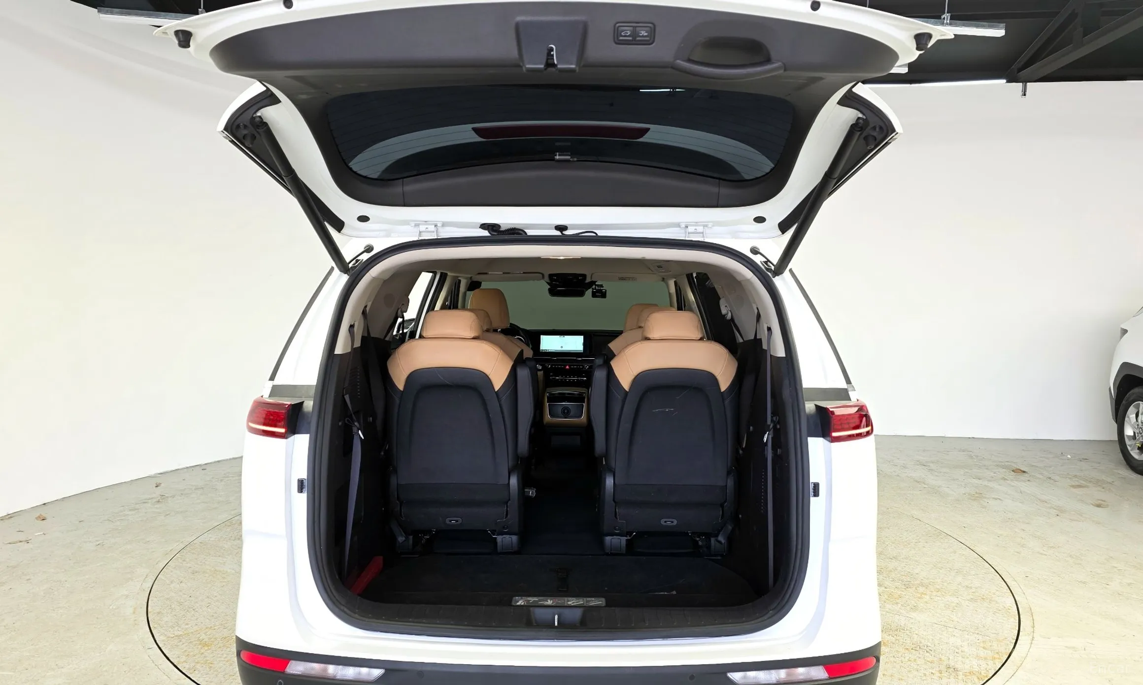 Kia Carnival Gen 4 превью 20