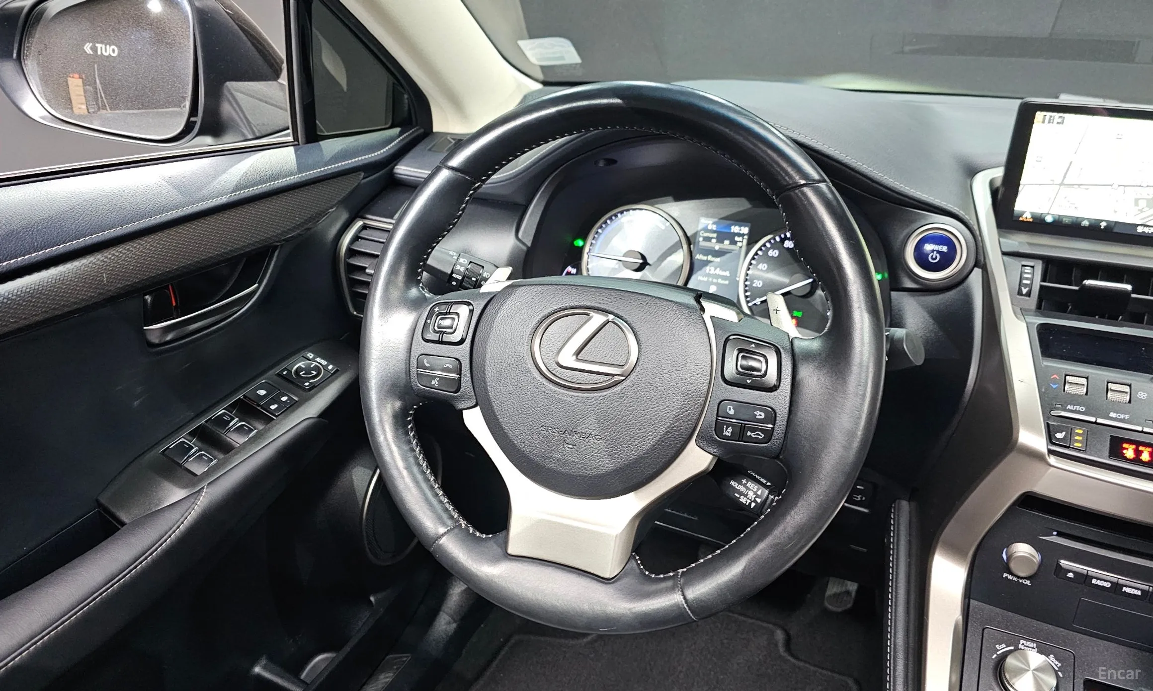 Lexus NX300h превью 13