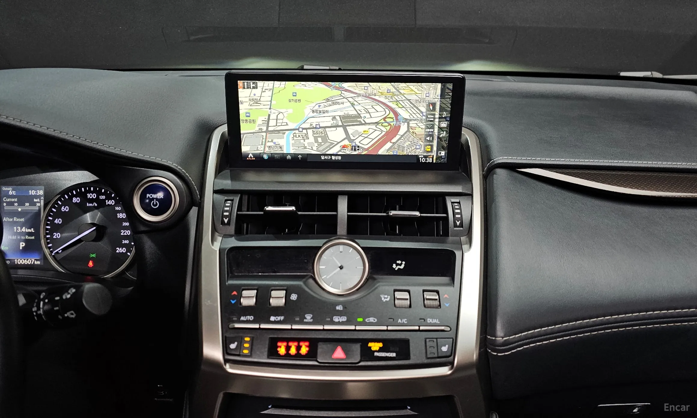 Lexus NX300h превью 14