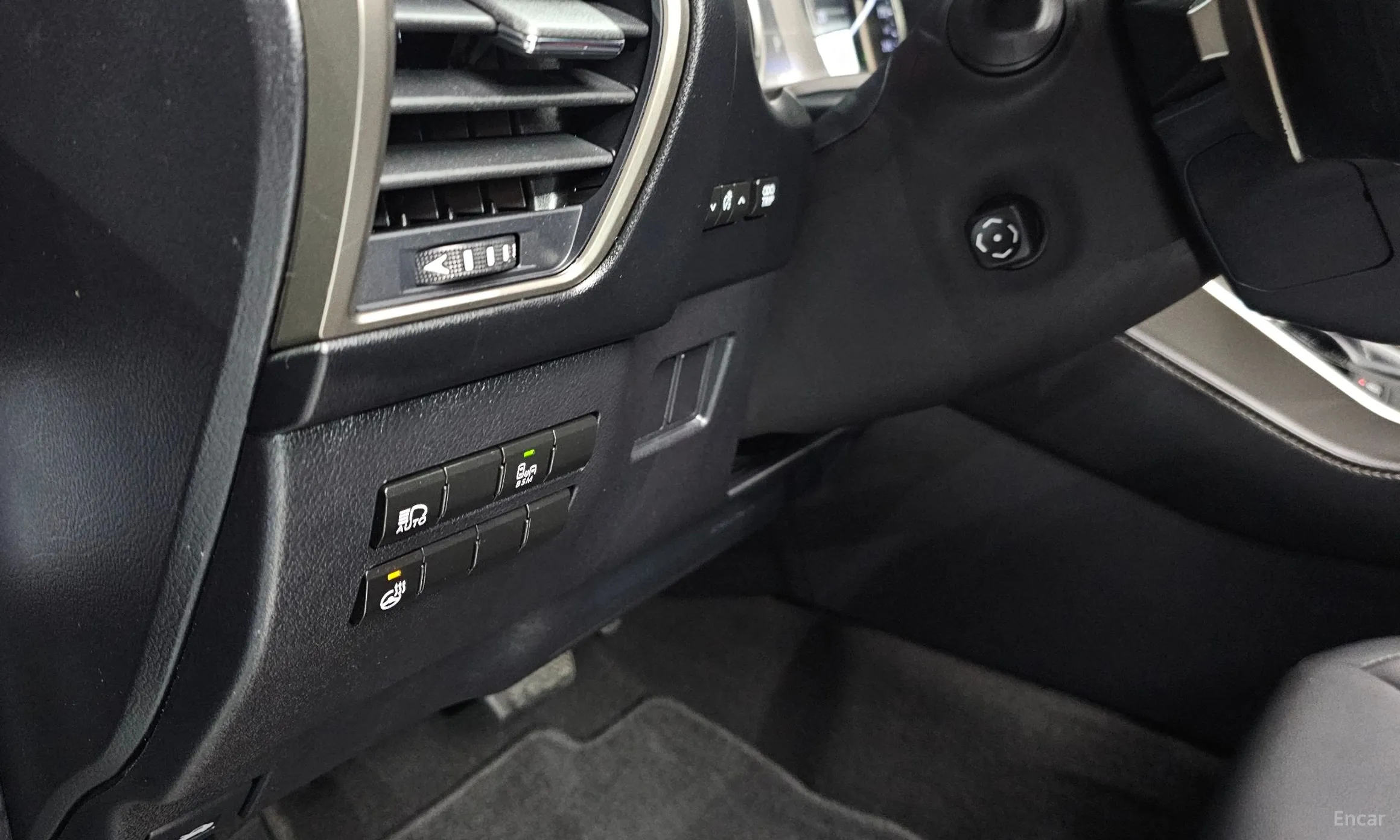 Lexus NX300h превью 16