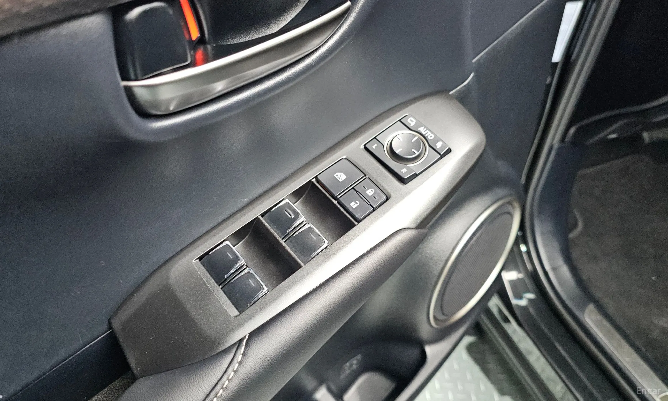 Lexus NX300h превью 19
