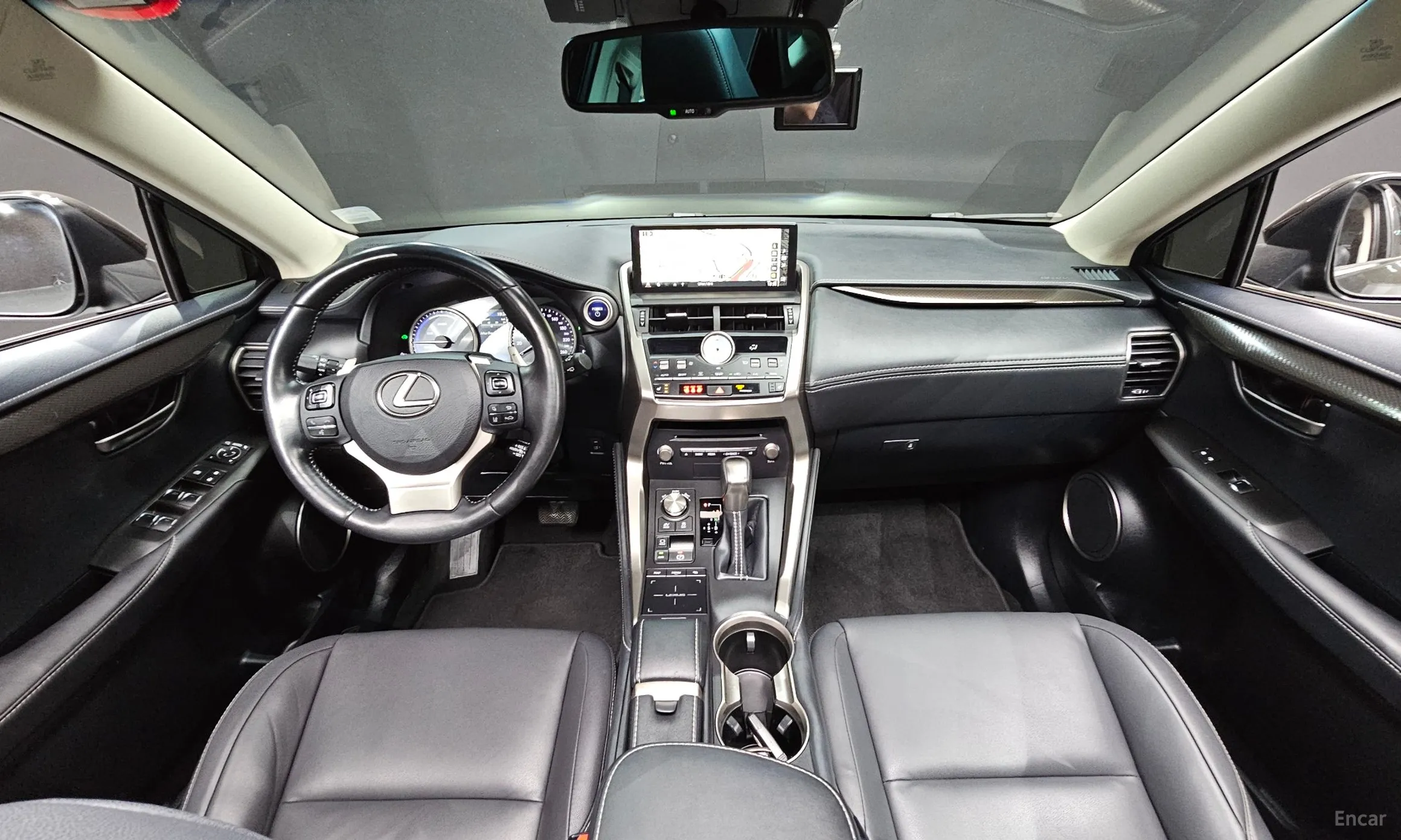 Lexus NX300h превью 7
