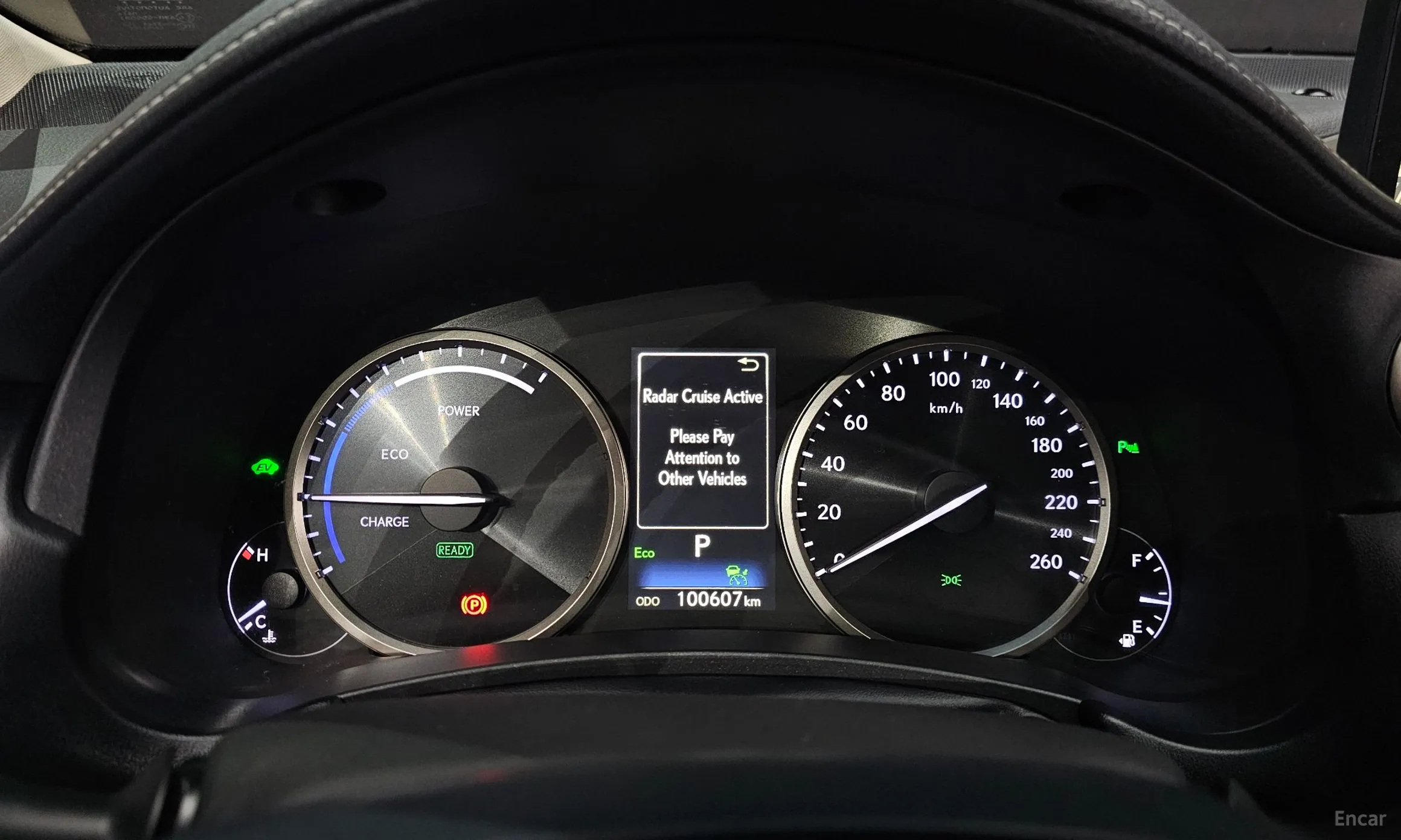 Lexus NX300h превью 8