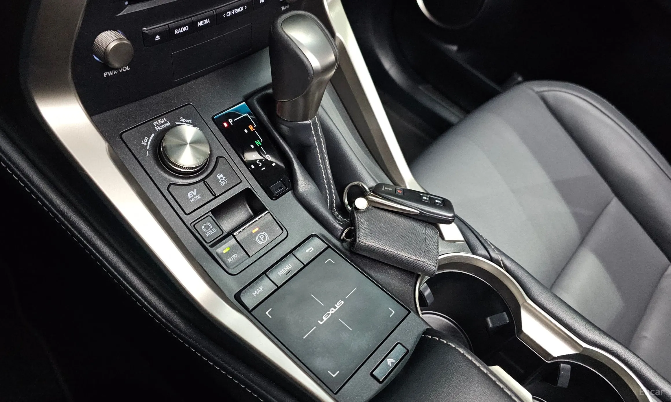Lexus NX300h превью 9