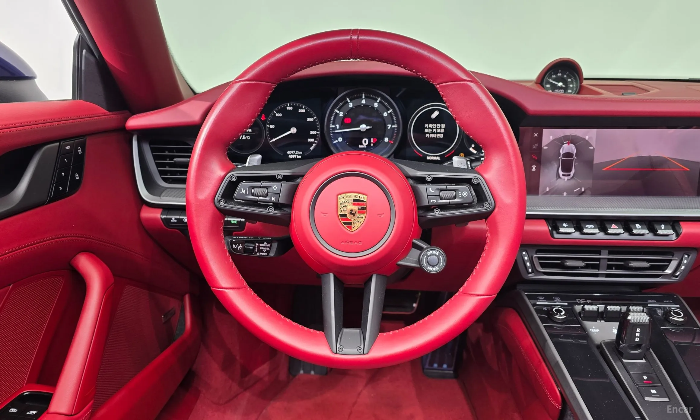 Porsche 911 (992) превью 13