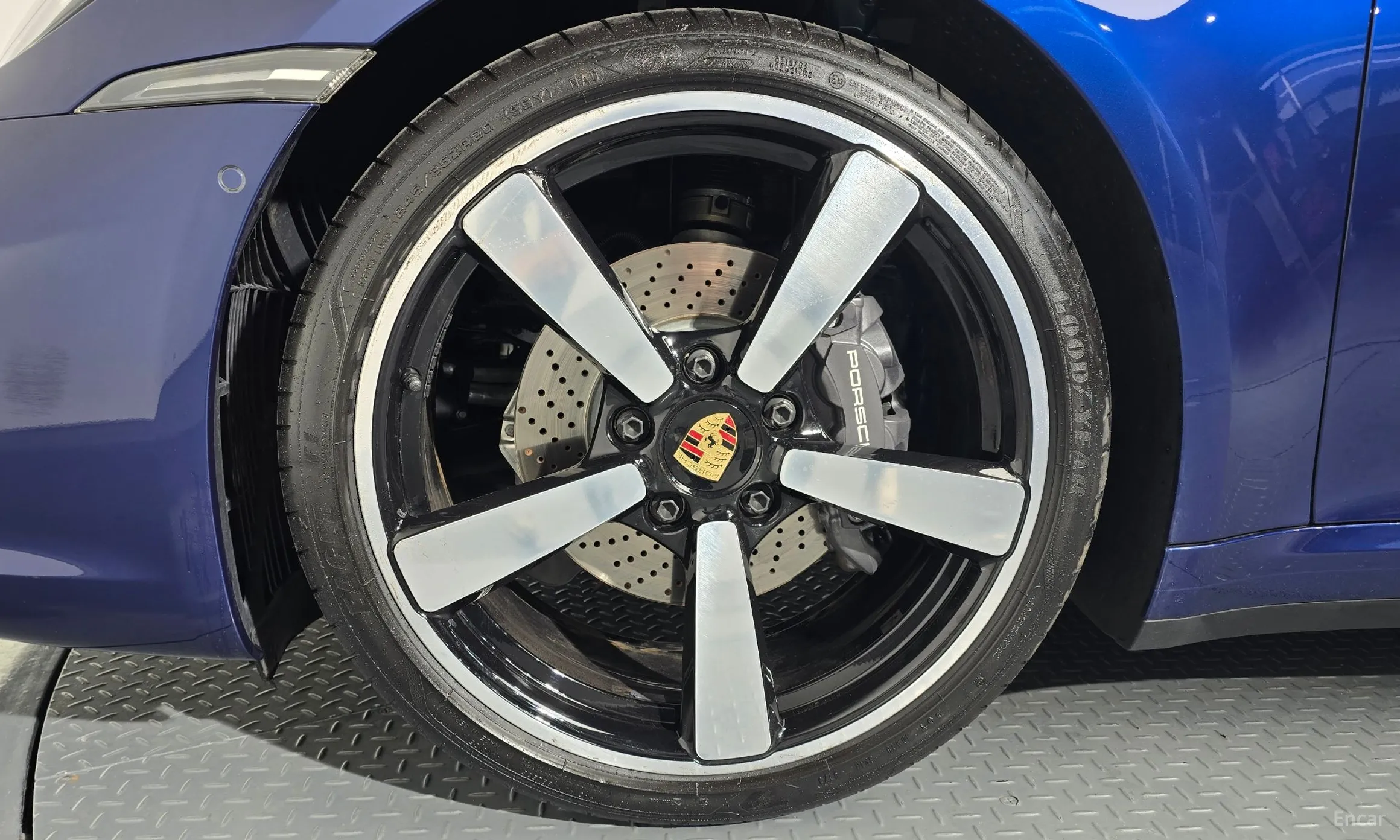 Porsche 911 (992) превью 5