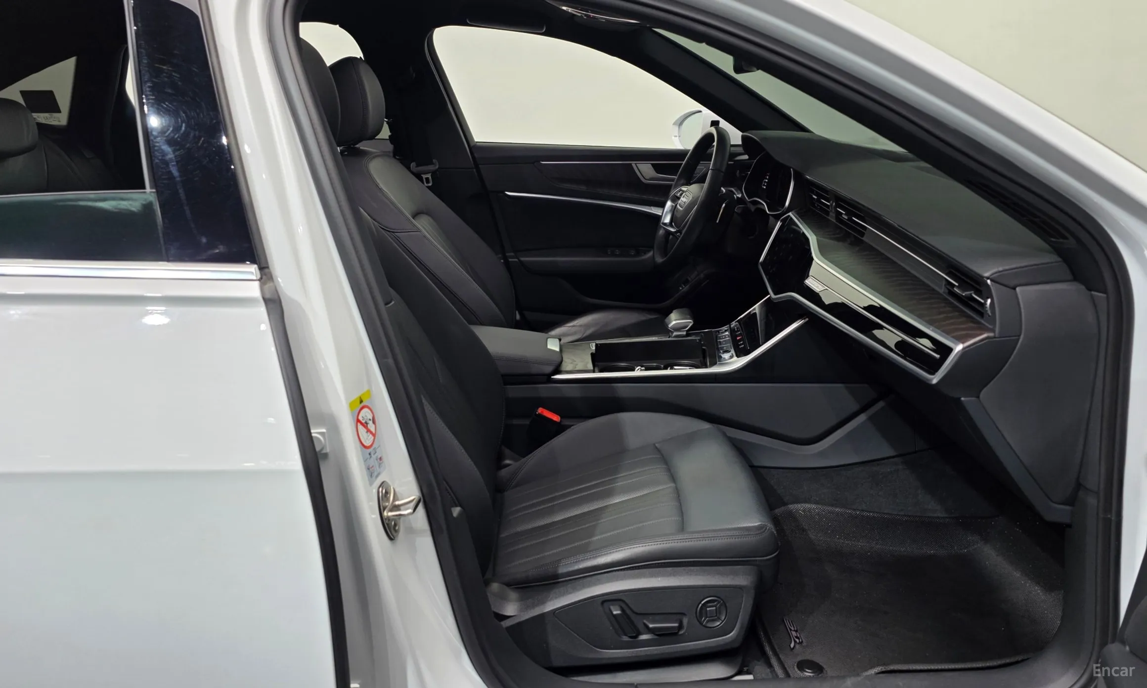 Audi A6 (C8) превью 11
