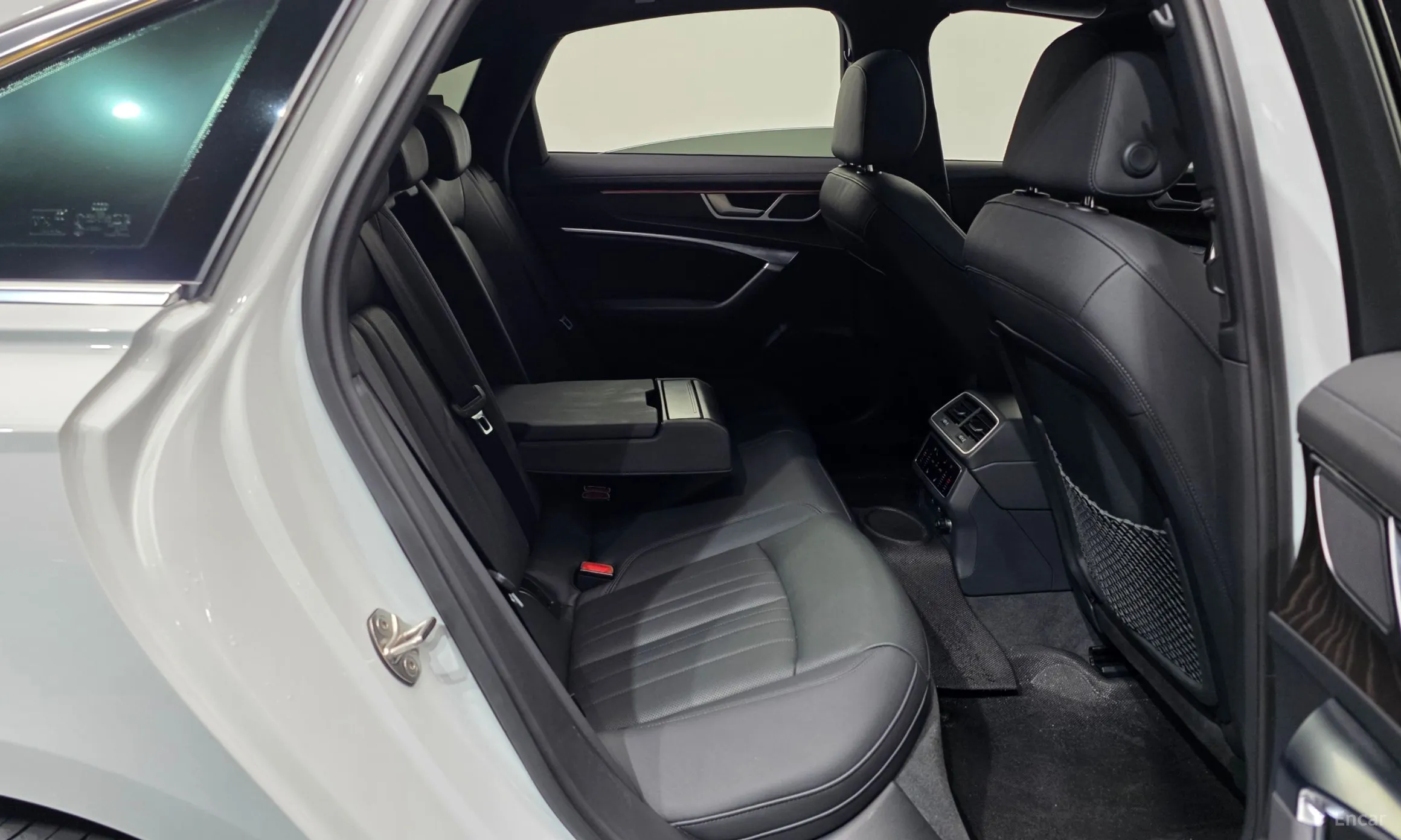 Audi A6 (C8) превью 12