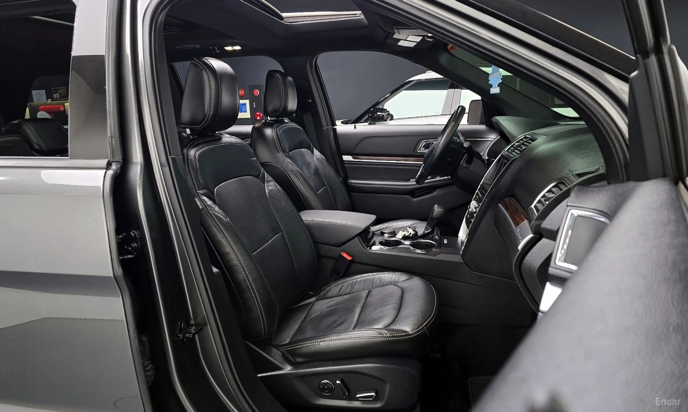 Ford Explorer превью 10