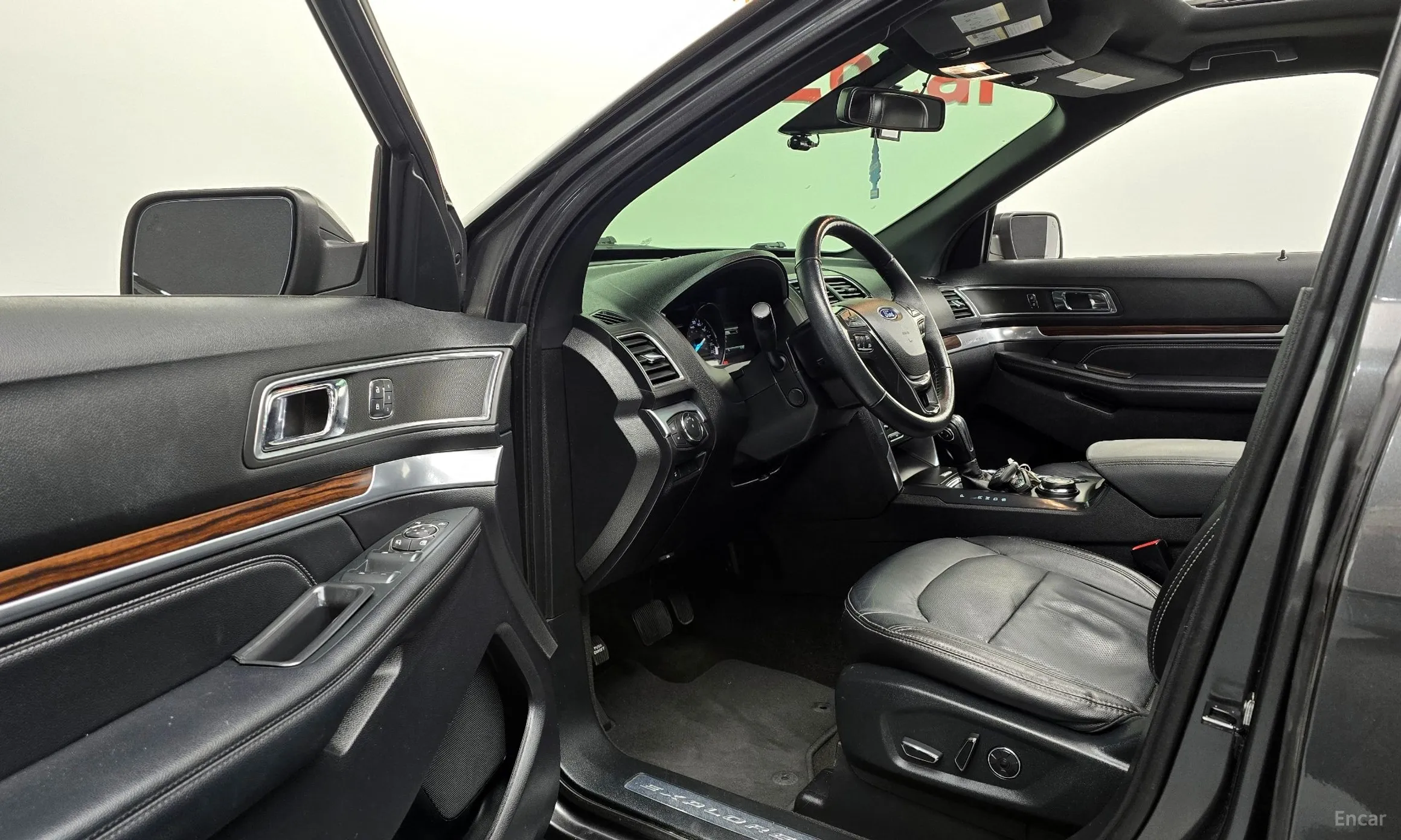 Ford Explorer превью 11