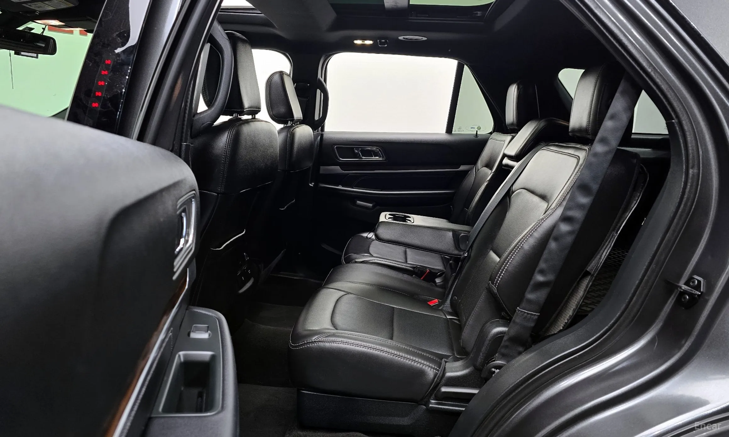 Ford Explorer превью 12