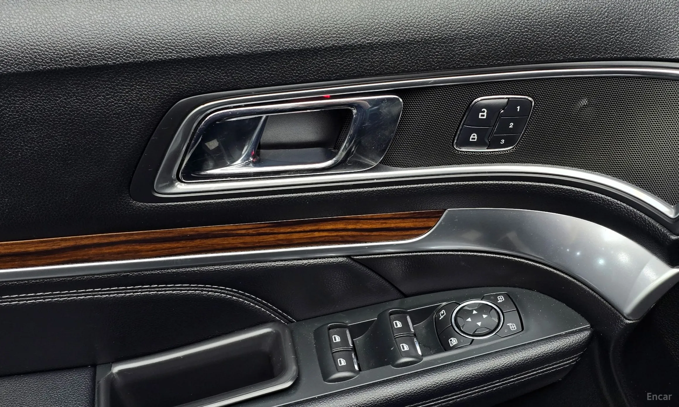 Ford Explorer превью 19