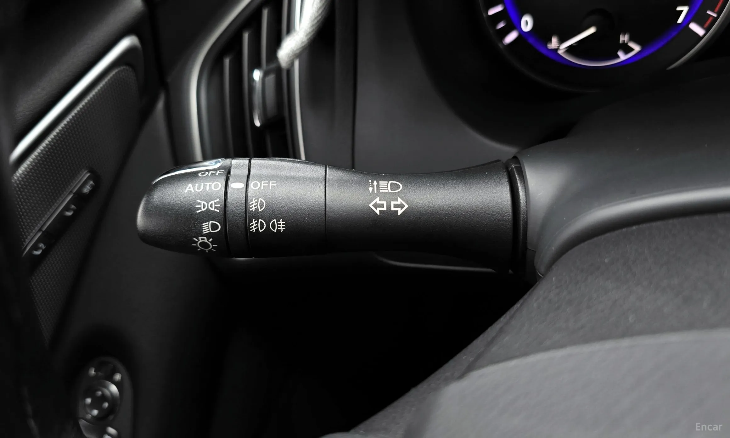 Infiniti Q50 превью 19