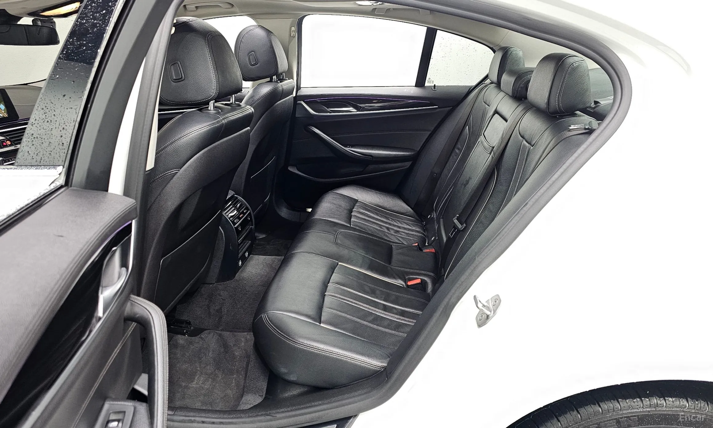BMW 5 Series (G30) превью 12