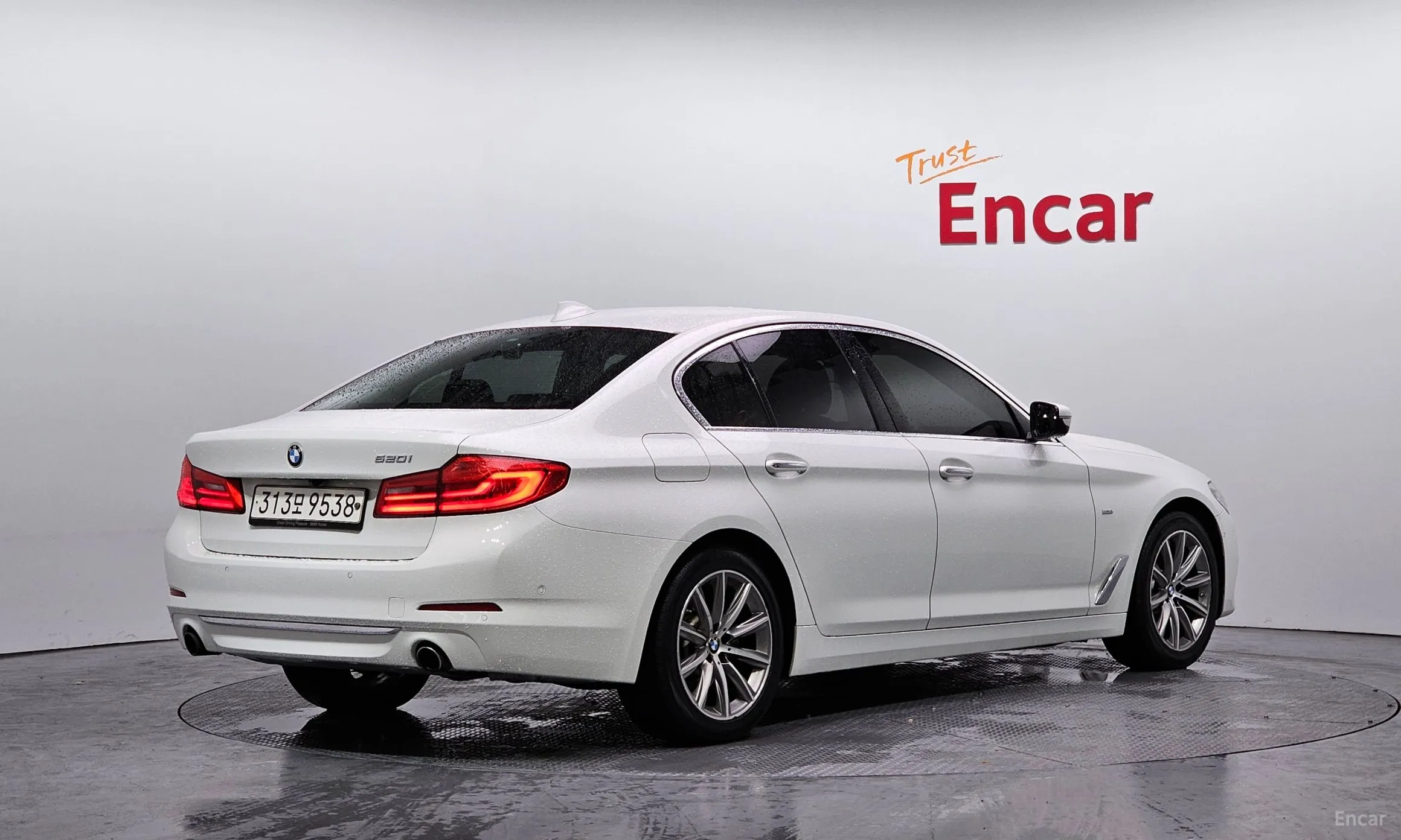 BMW 5 Series (G30) превью 2