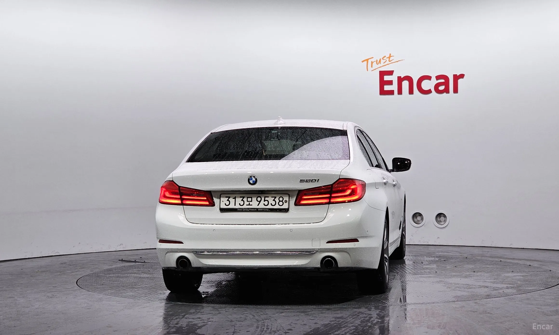 BMW 5 Series (G30) превью 4