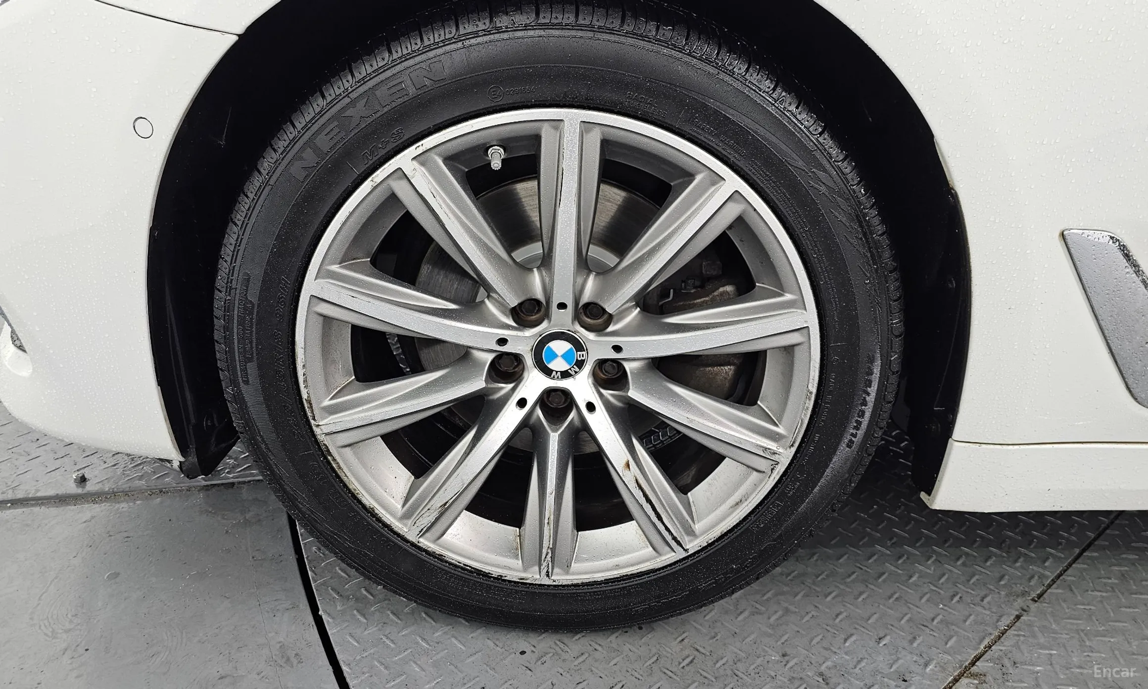 BMW 5 Series (G30) превью 5