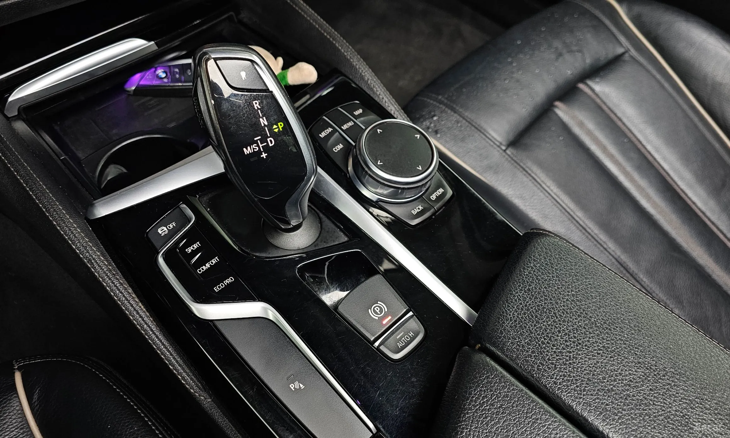 BMW 5 Series (G30) превью 9