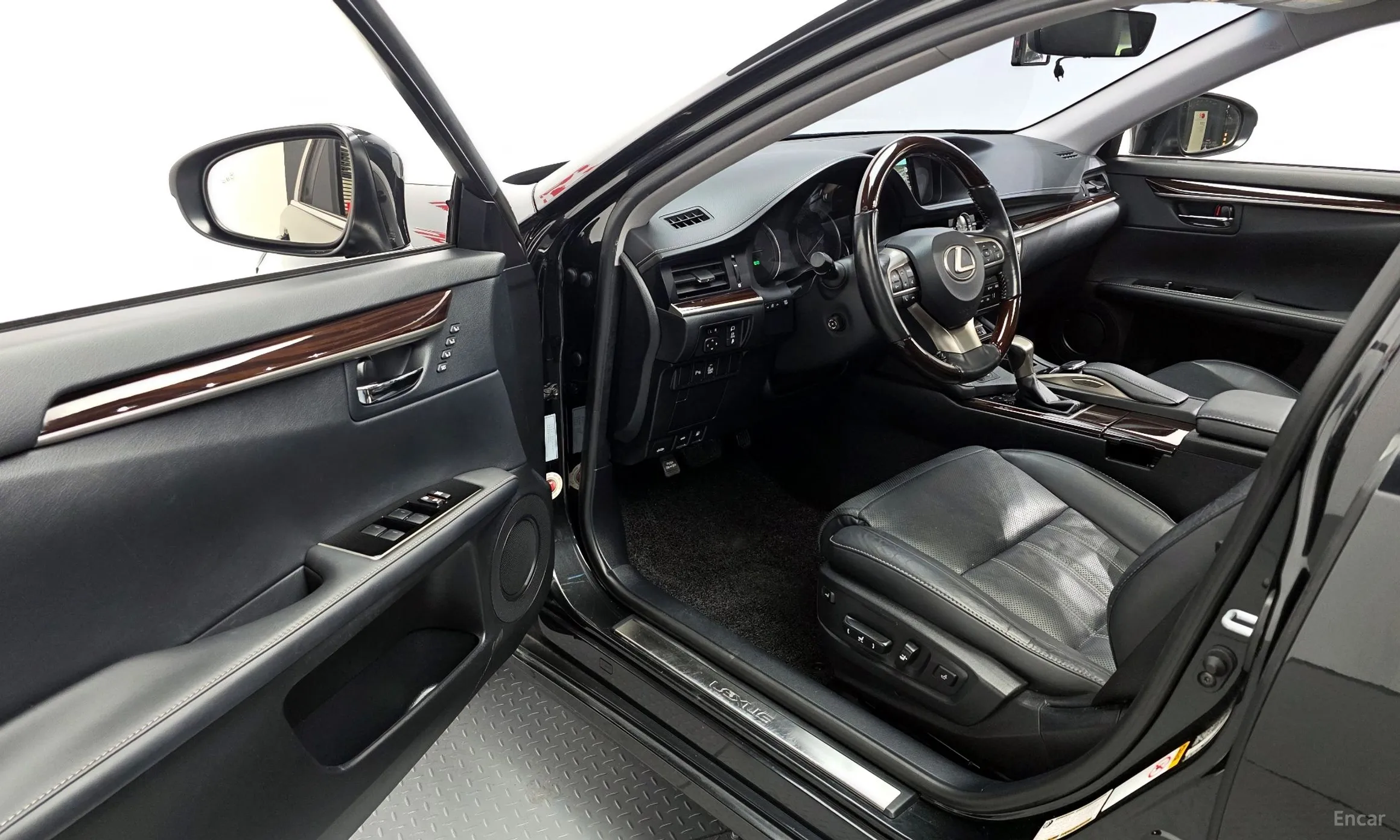 Lexus New ES300h превью 10