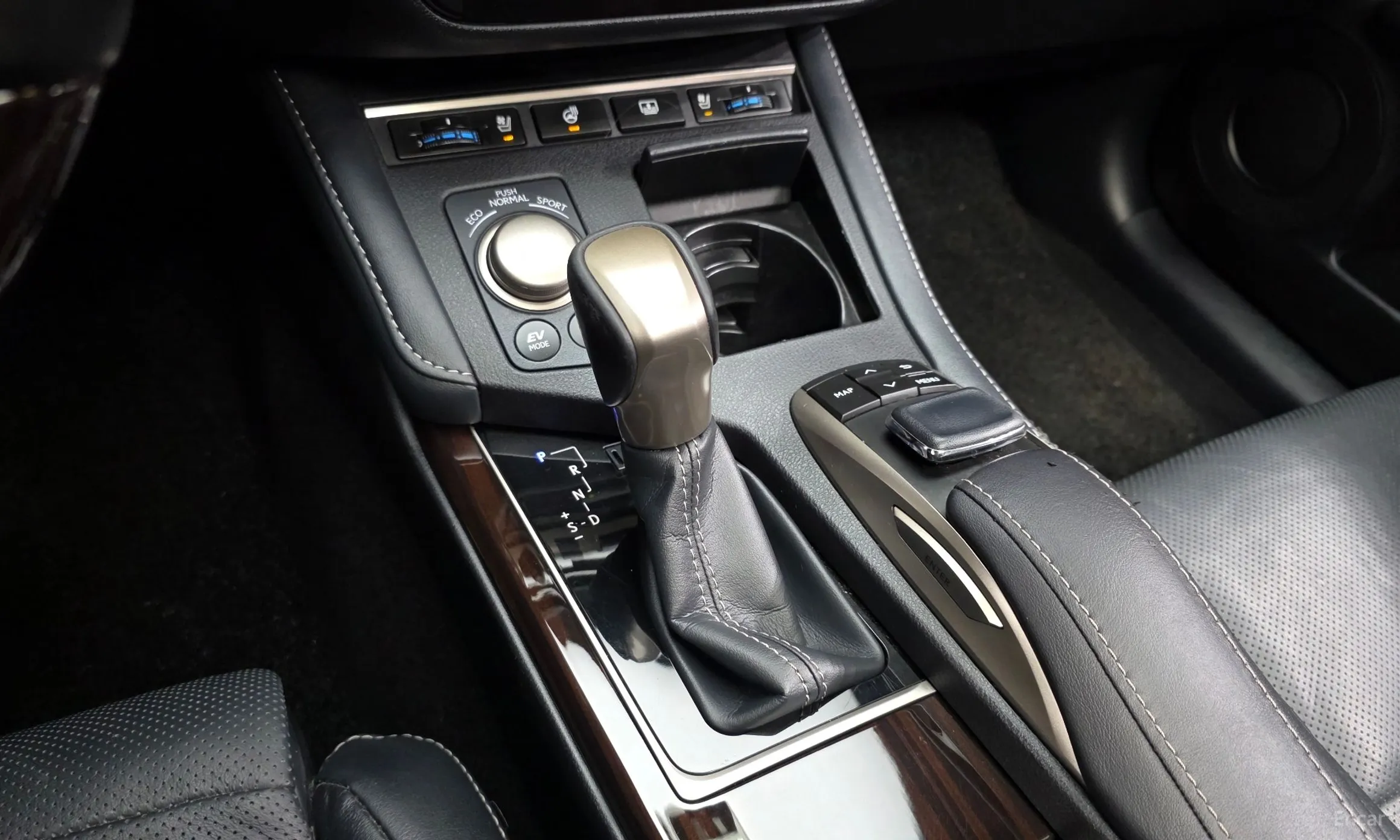 Lexus New ES300h превью 9