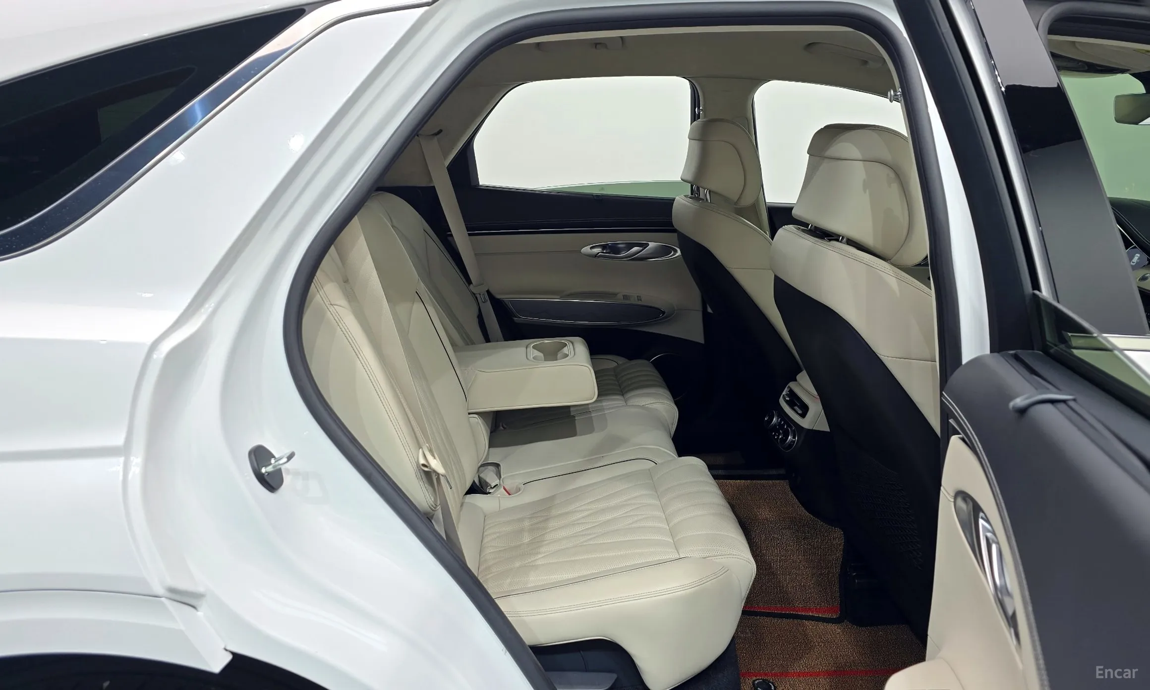 Genesis GV70 превью 12