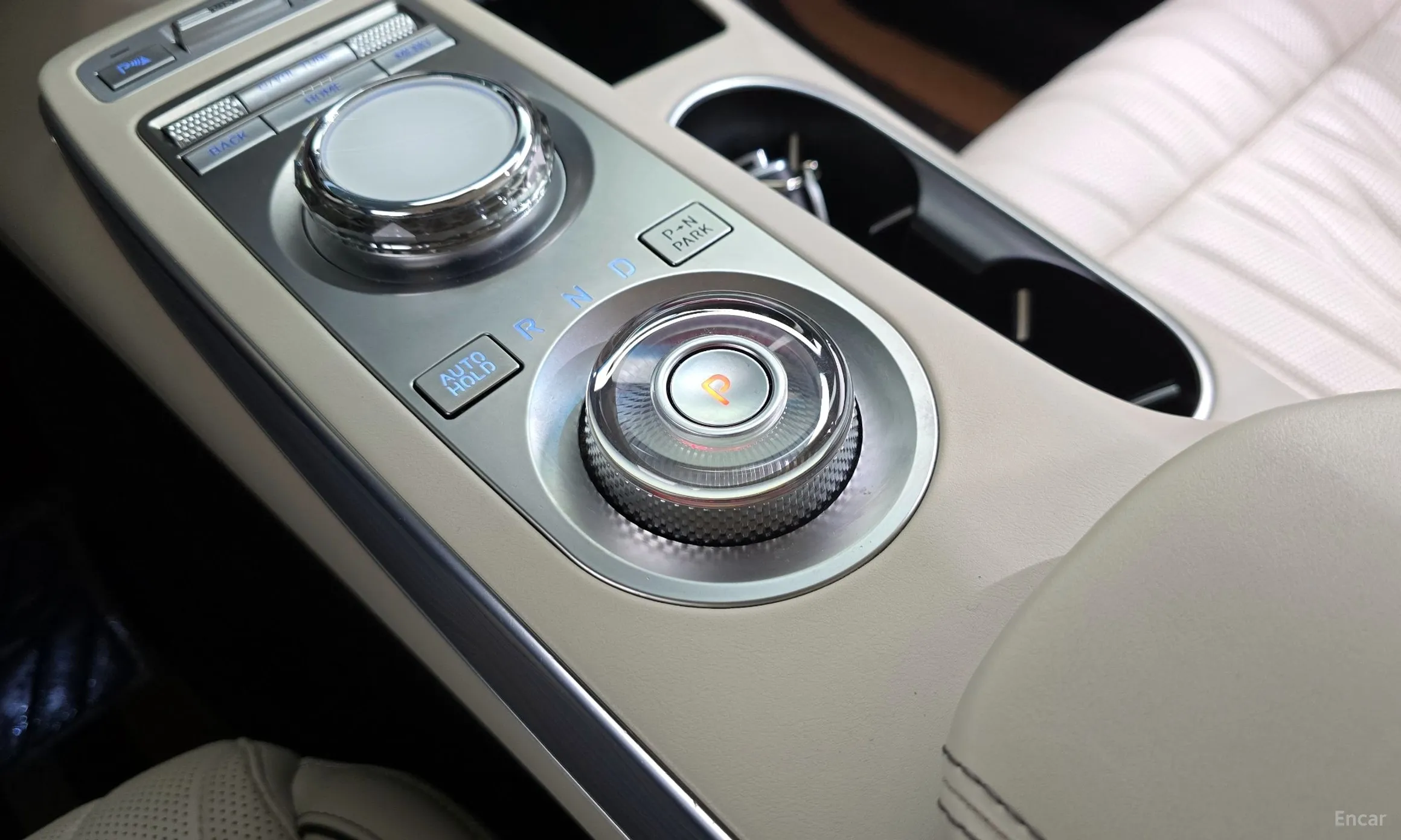 Genesis GV70 превью 9