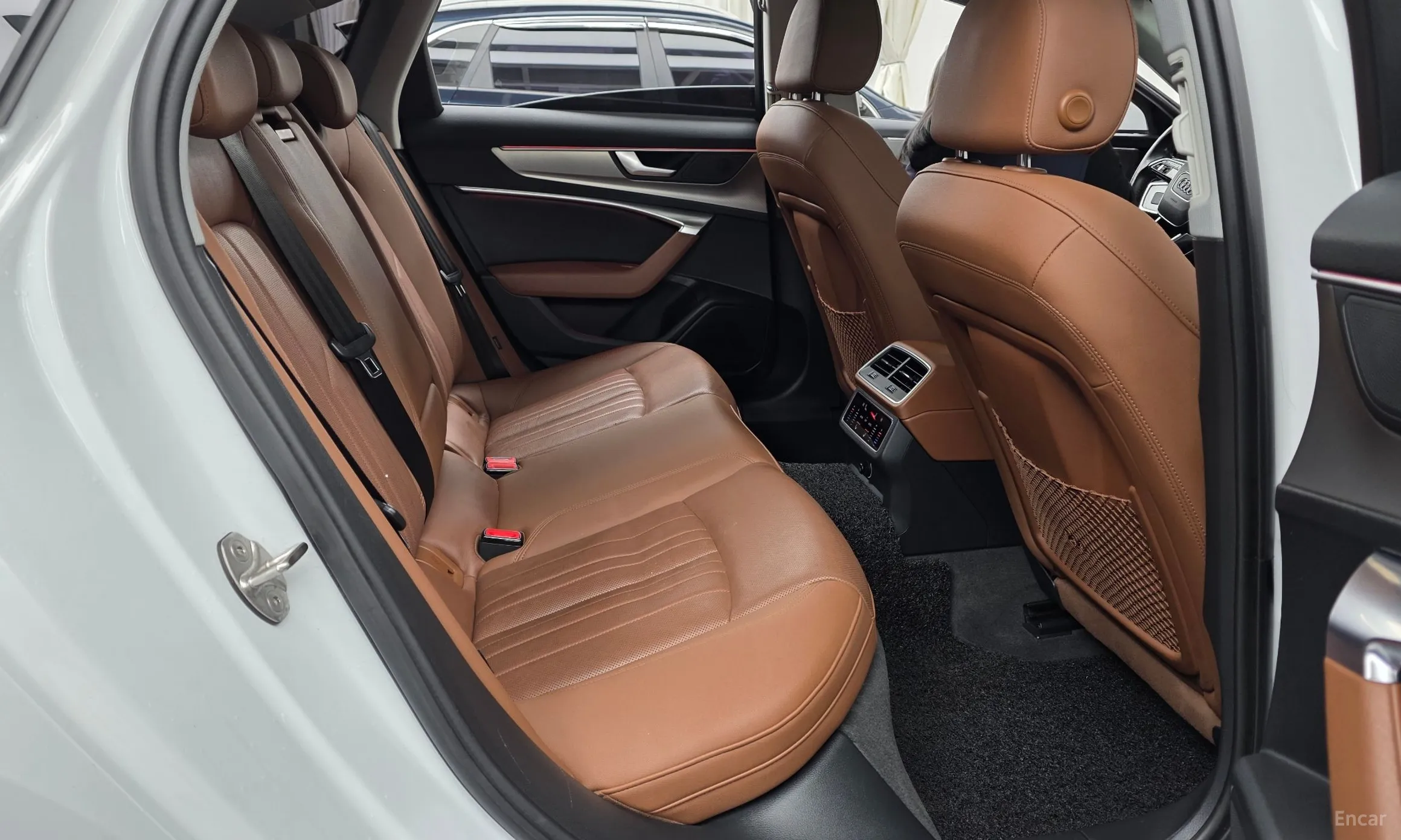 Audi A6 (C8) превью 12