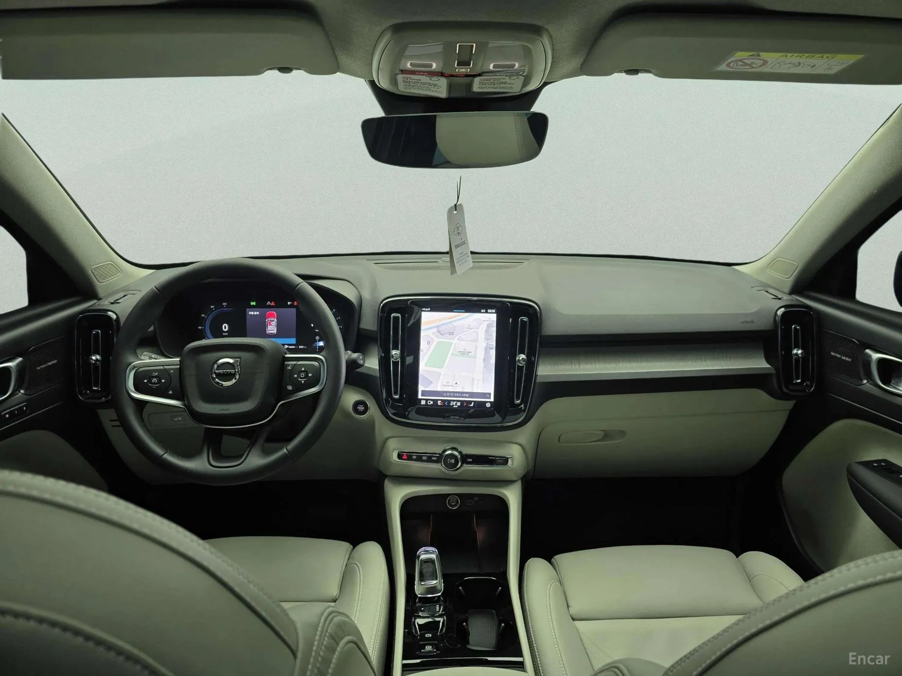 Volvo XC40 превью 10
