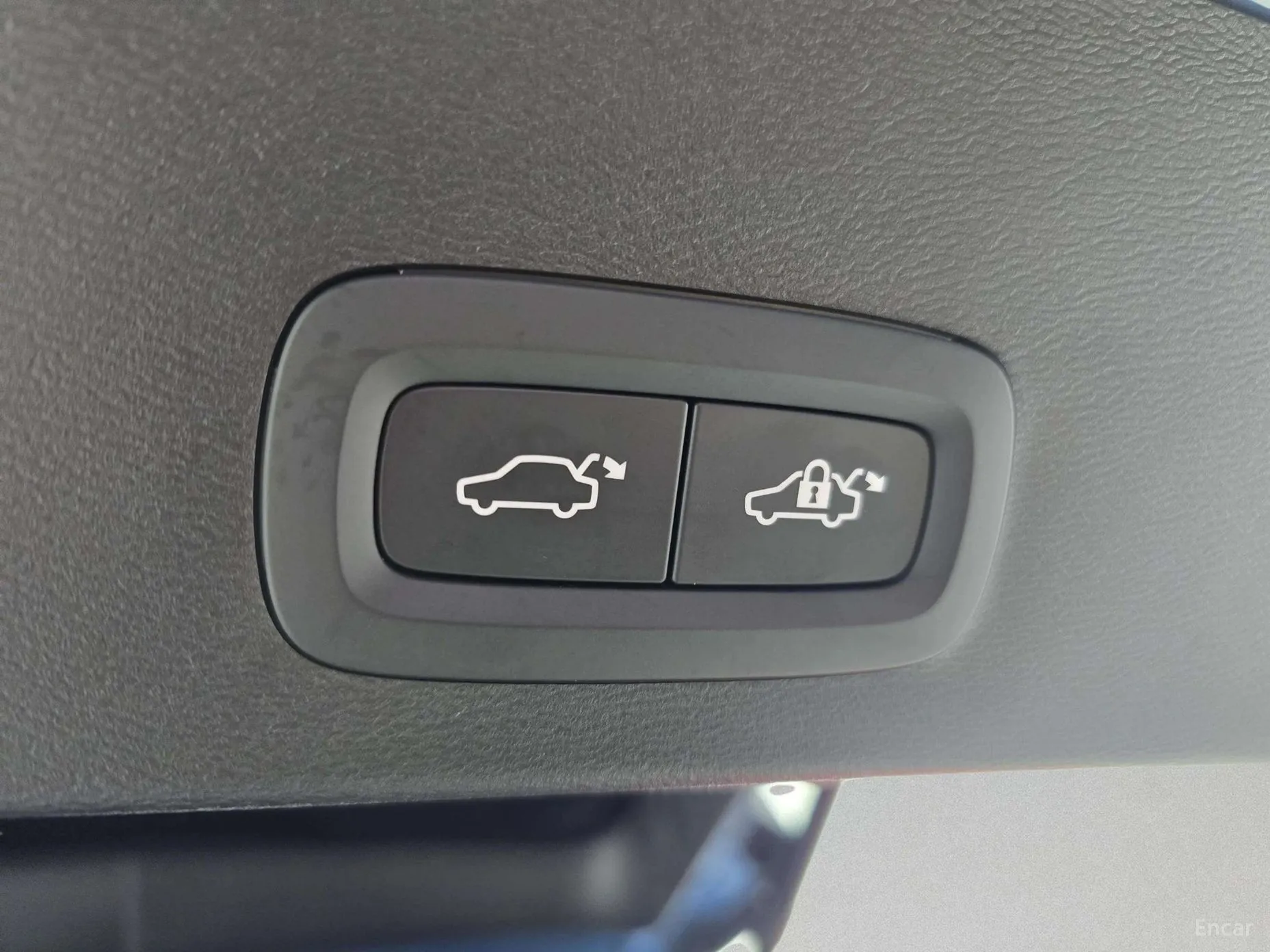 Volvo XC40 превью 20