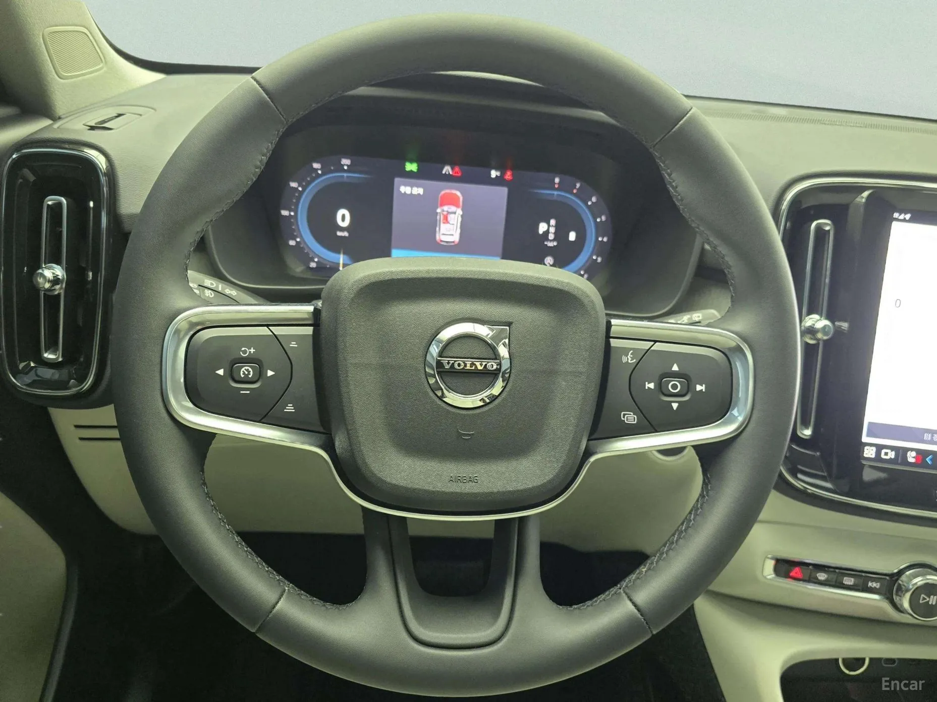 Volvo XC40 превью 8