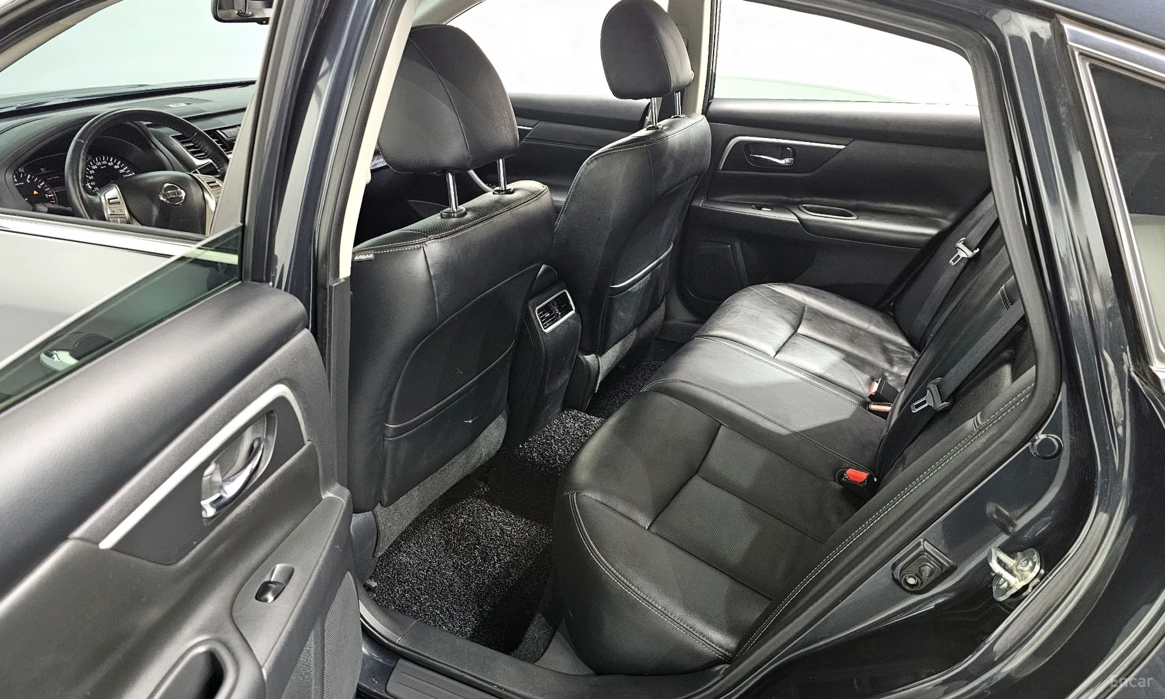 Nissan Altima превью 11